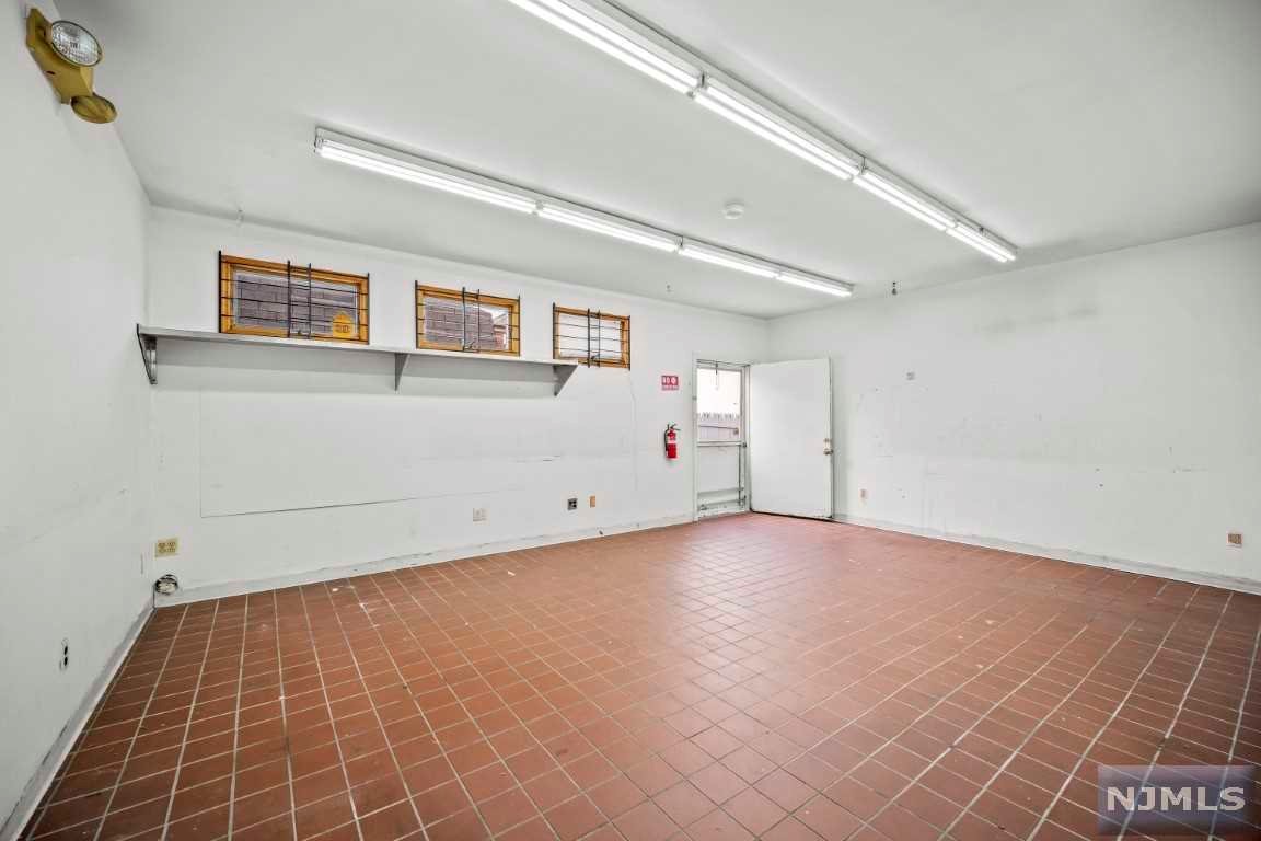33 Ridge Road Retail