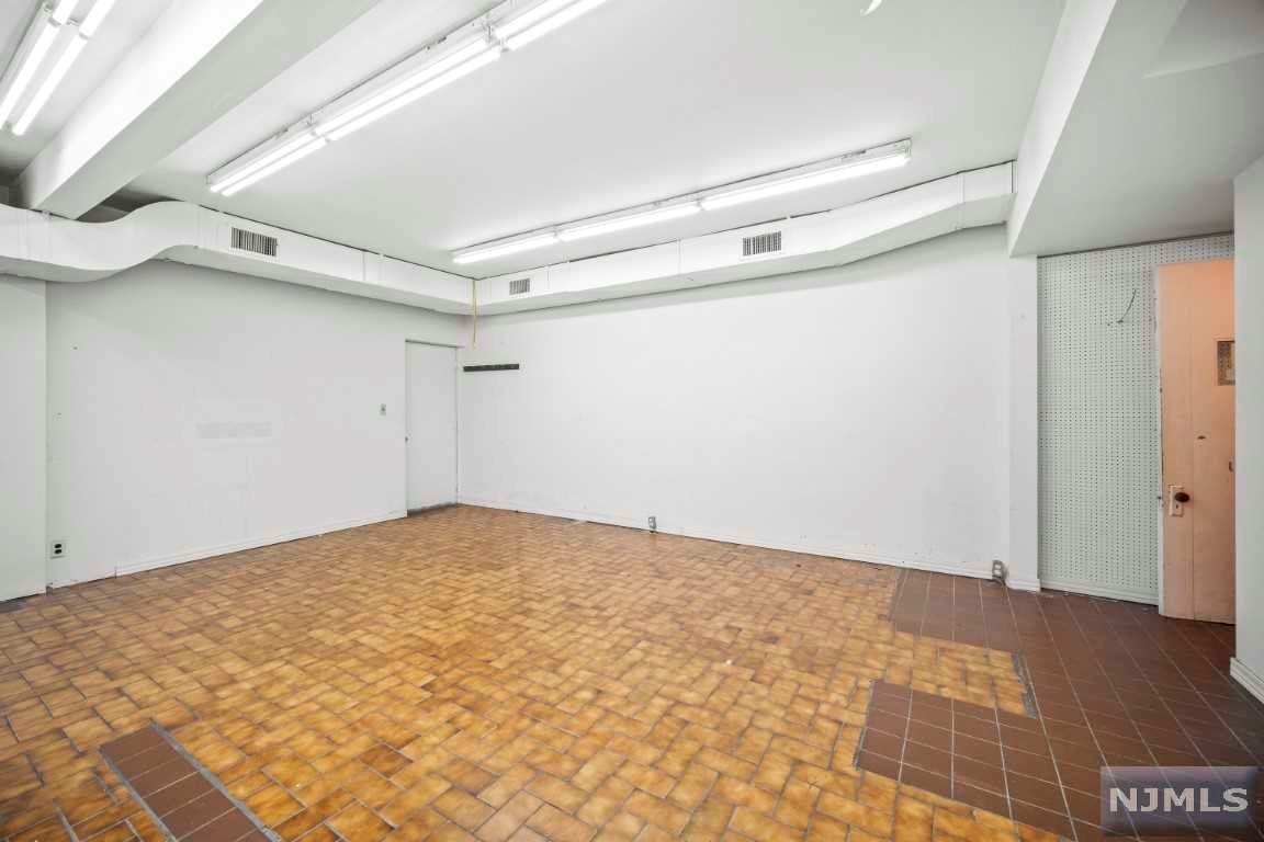 33 Ridge Road Retail