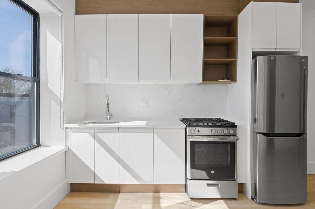 32 MAGNOLIA AVE Unit: 401