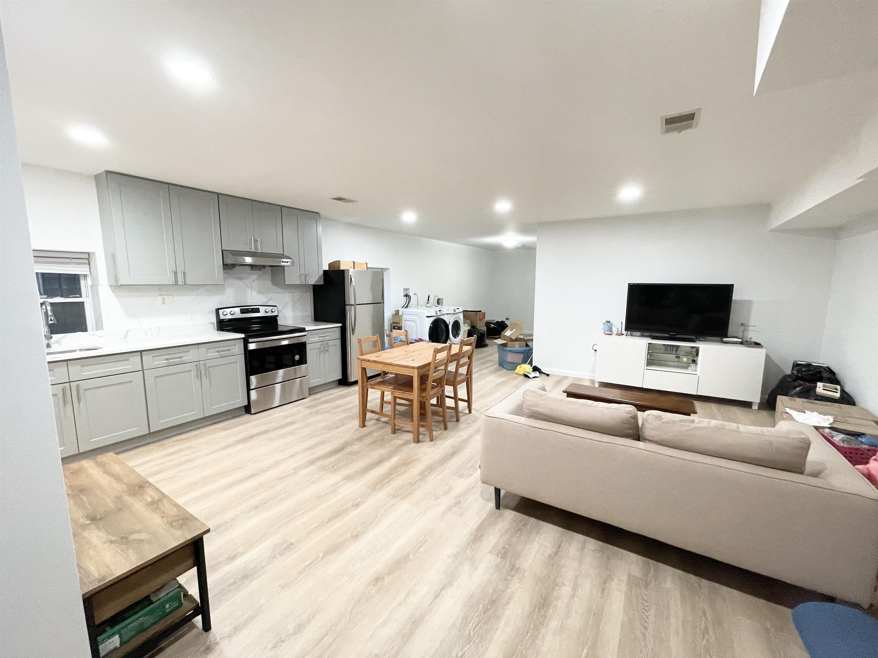 254 HALLADAY ST Unit: G