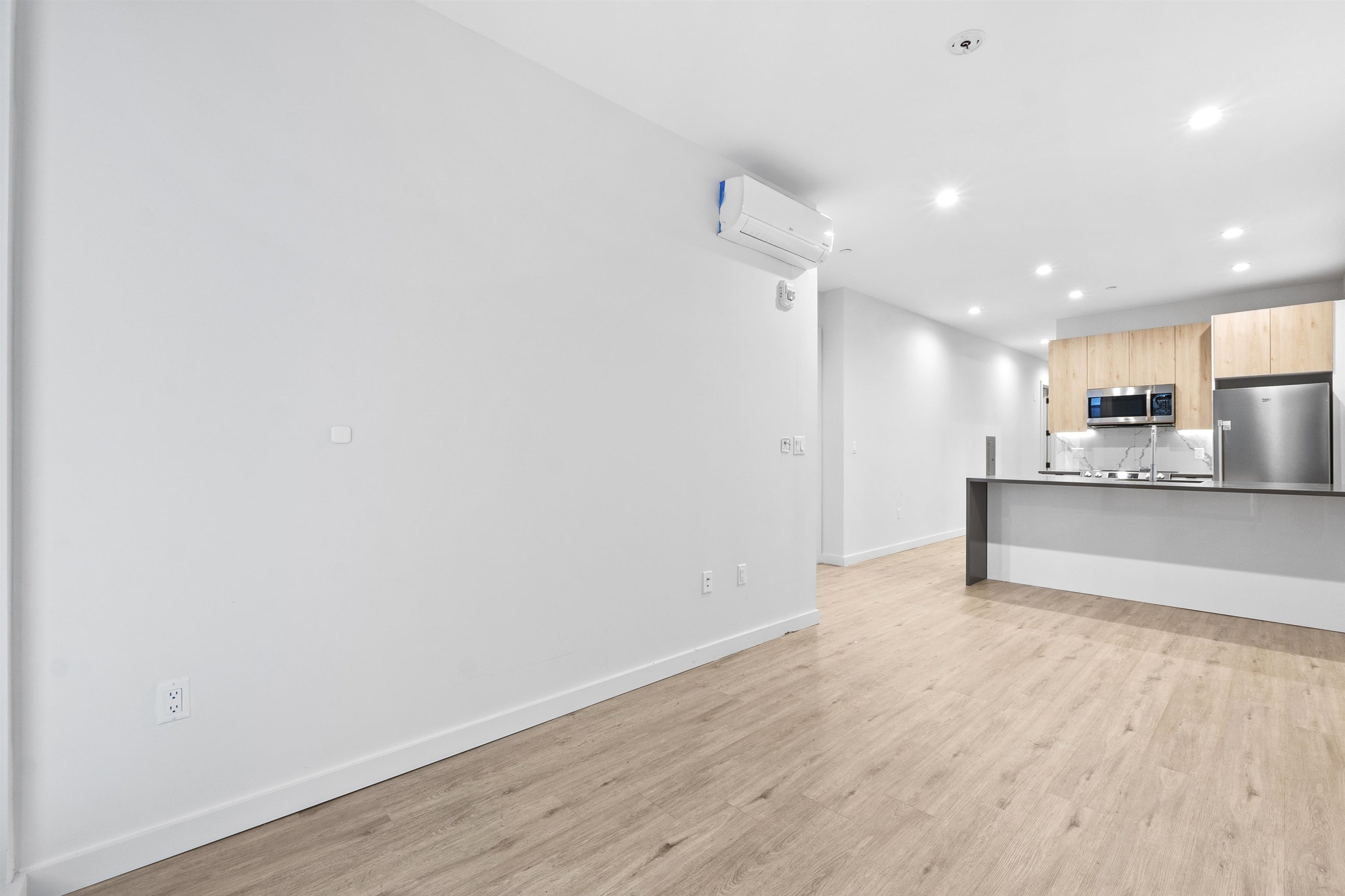 410 WHITON ST Unit: 307