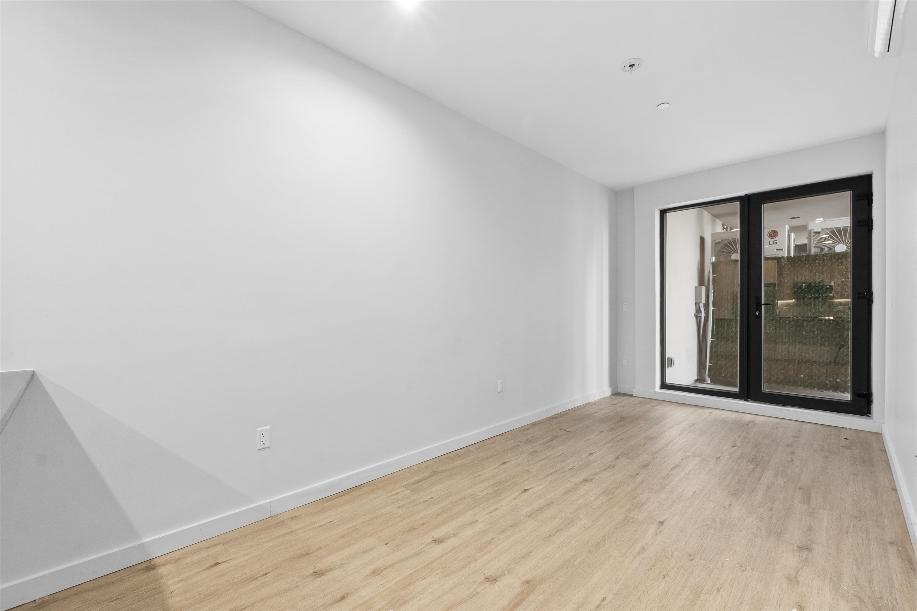 410 WHITON ST Unit: 307