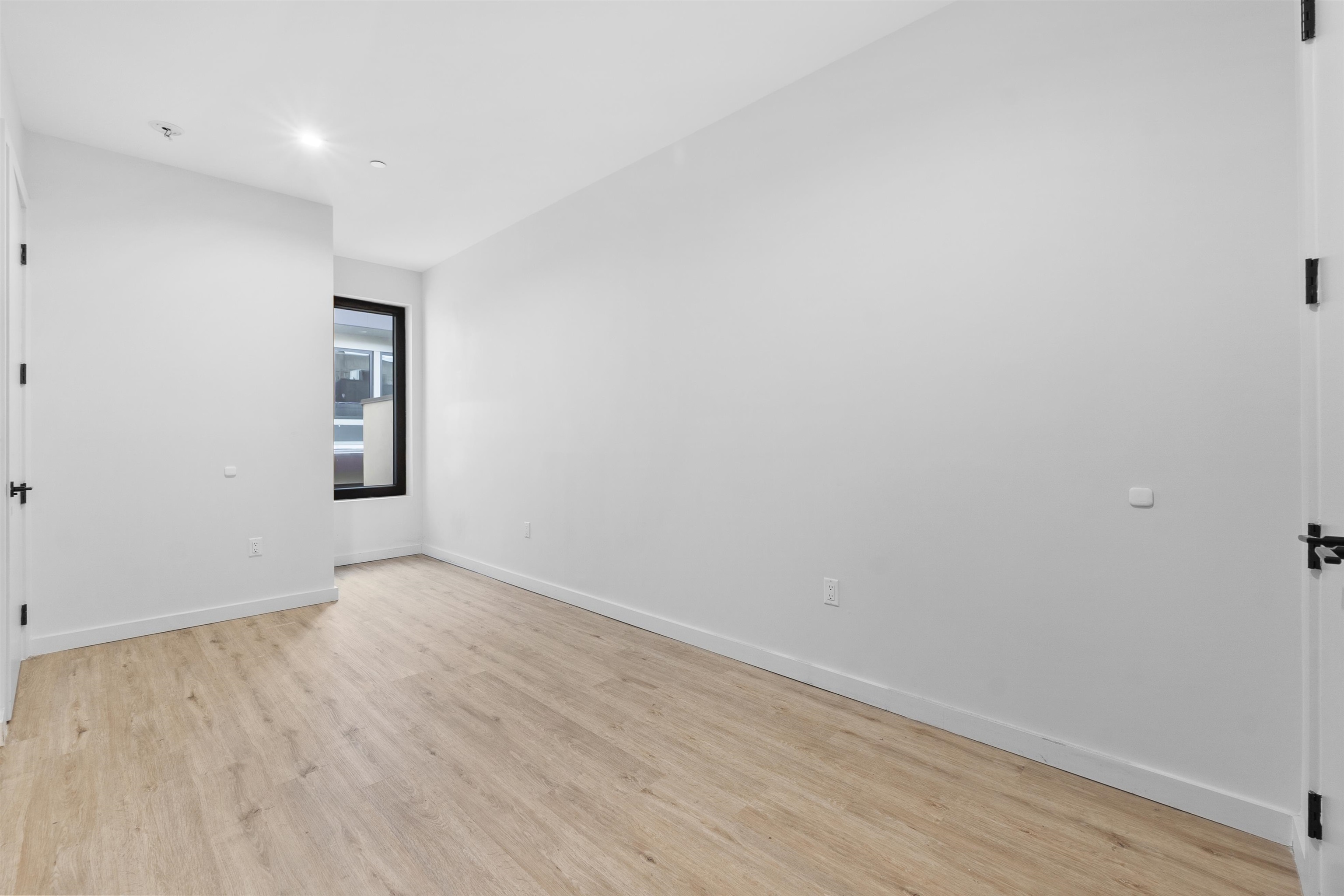410 WHITON ST Unit: 307