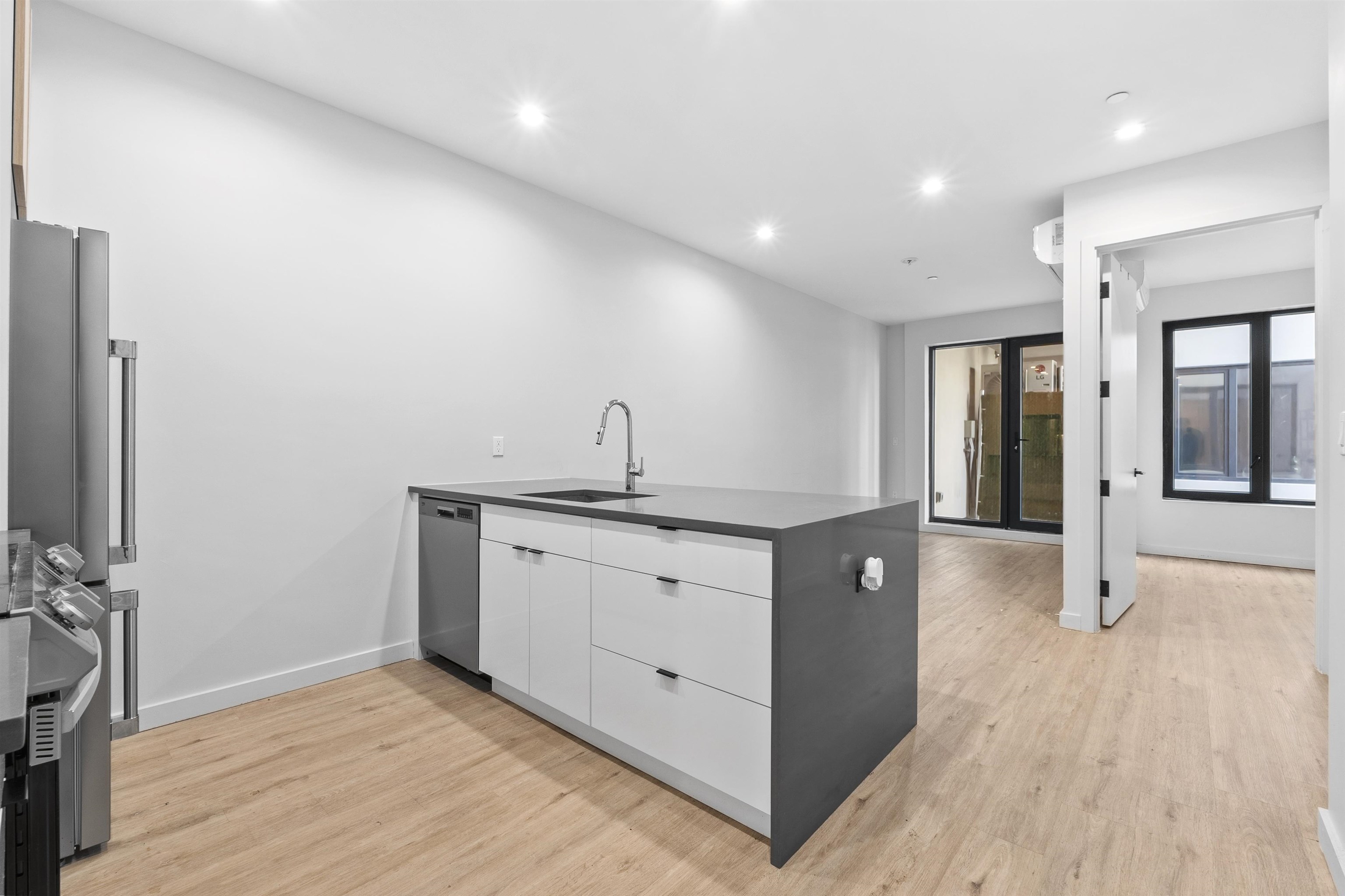410 WHITON ST Unit: 307
