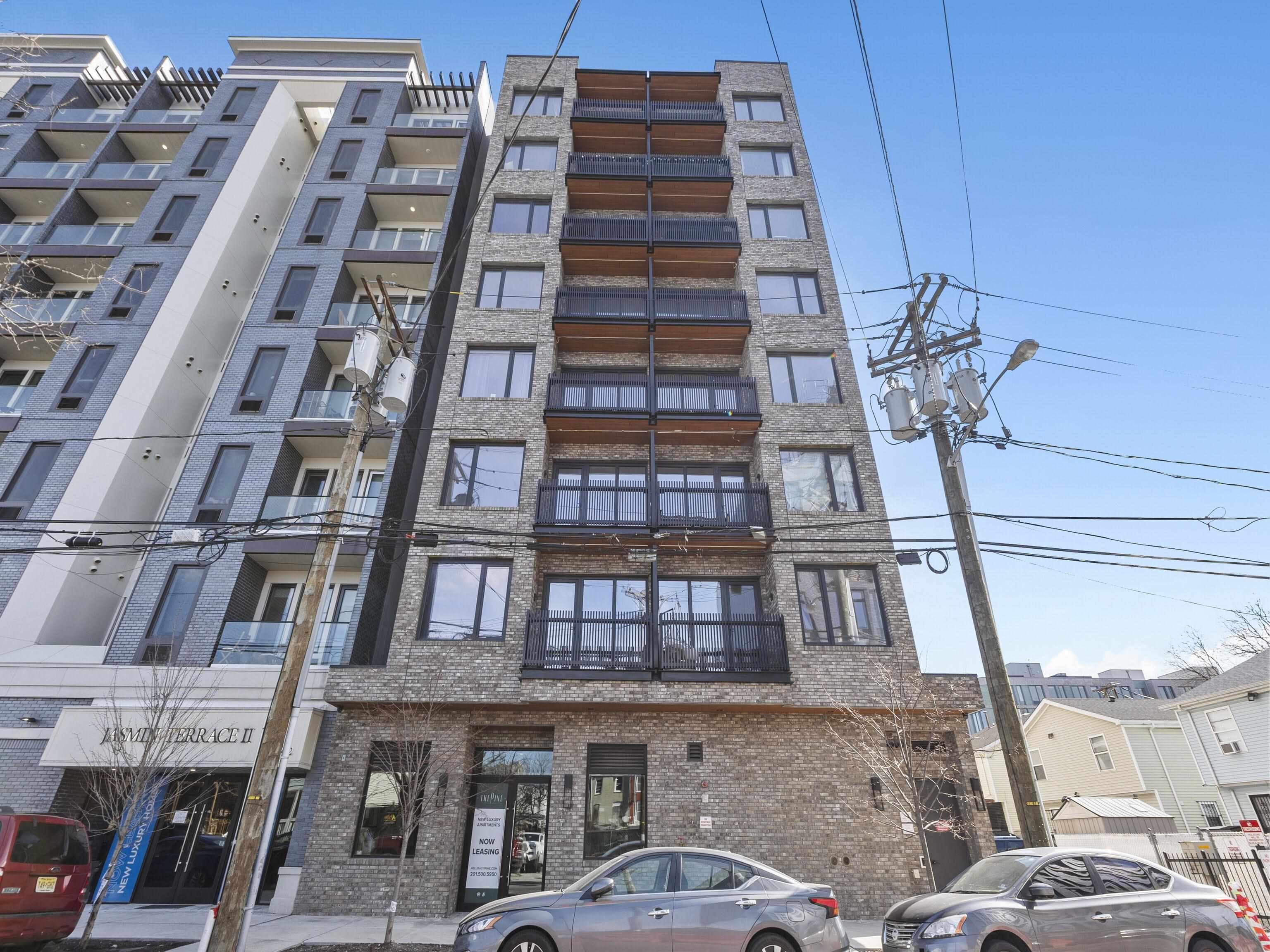 410 WHITON ST Unit: 307
