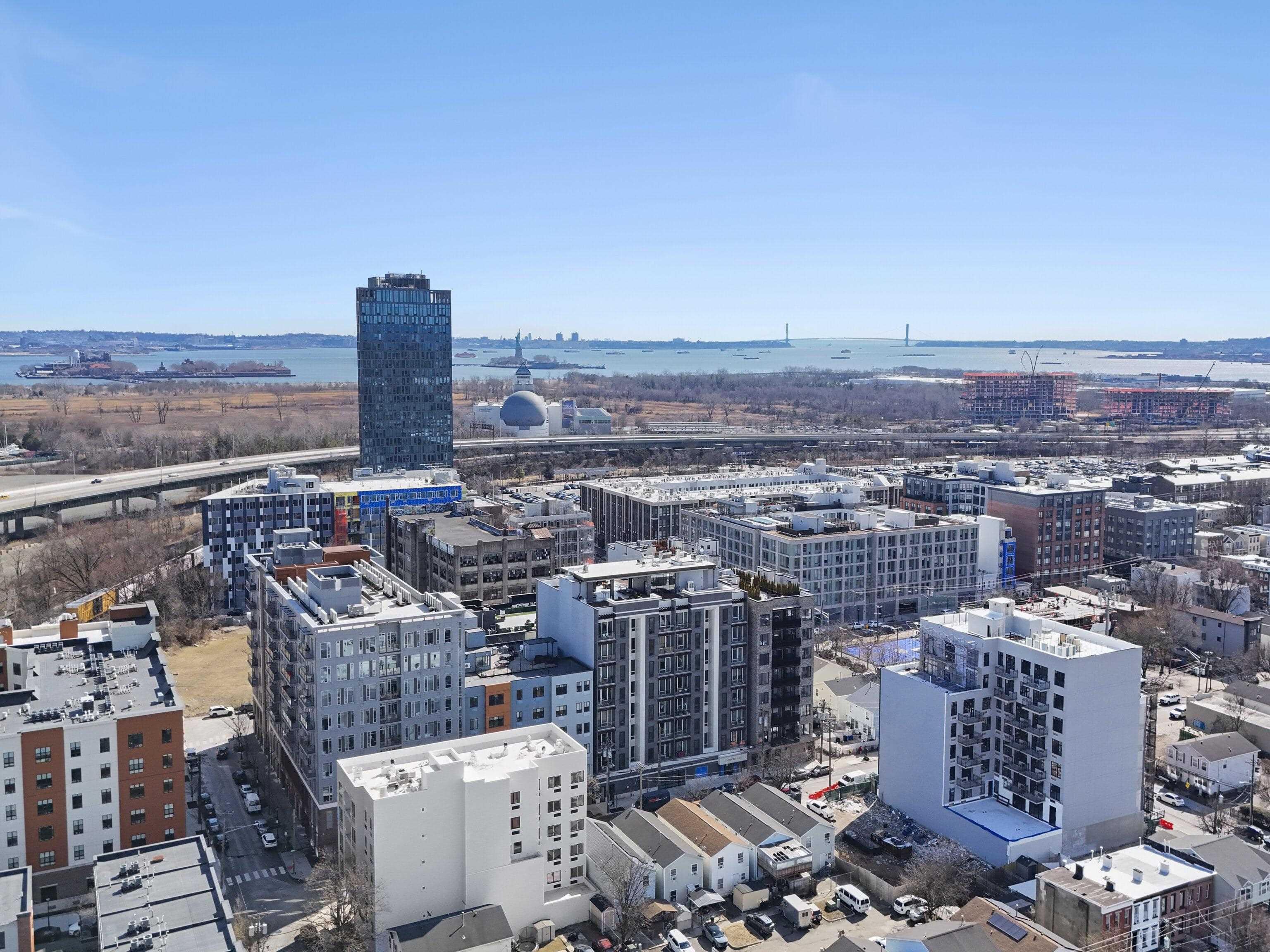 410 WHITON ST Unit: 307