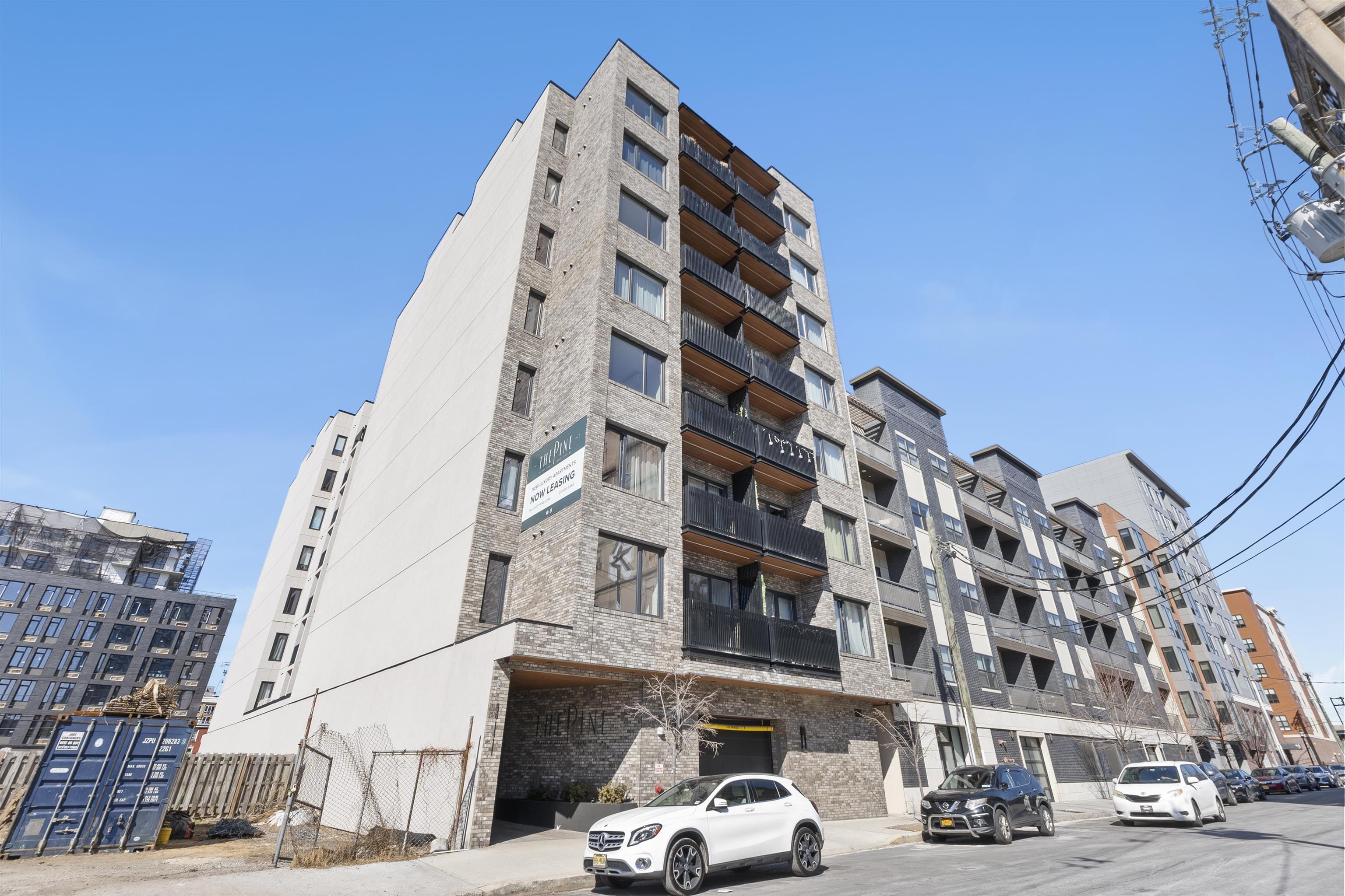 410 WHITON ST Unit: 307