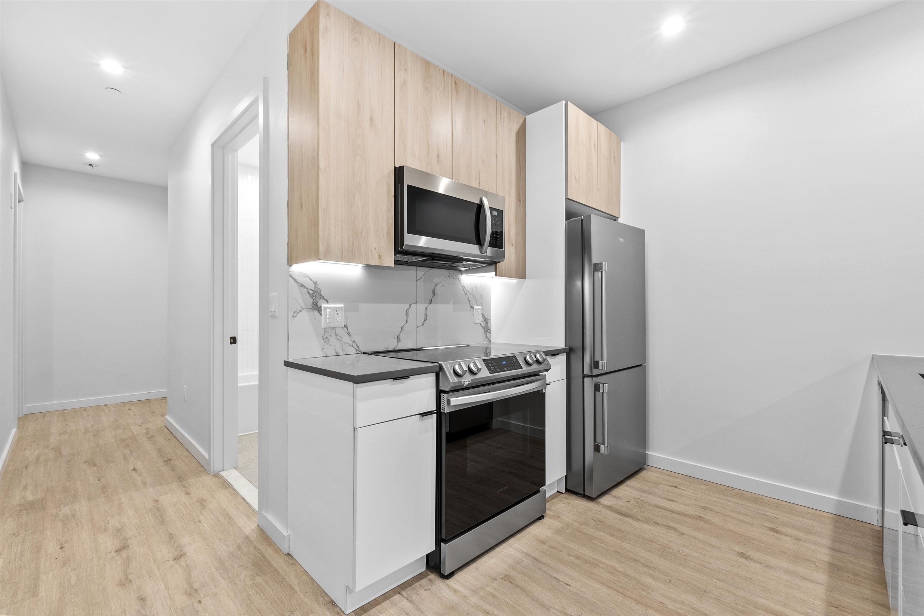 410 WHITON ST Unit: 307
