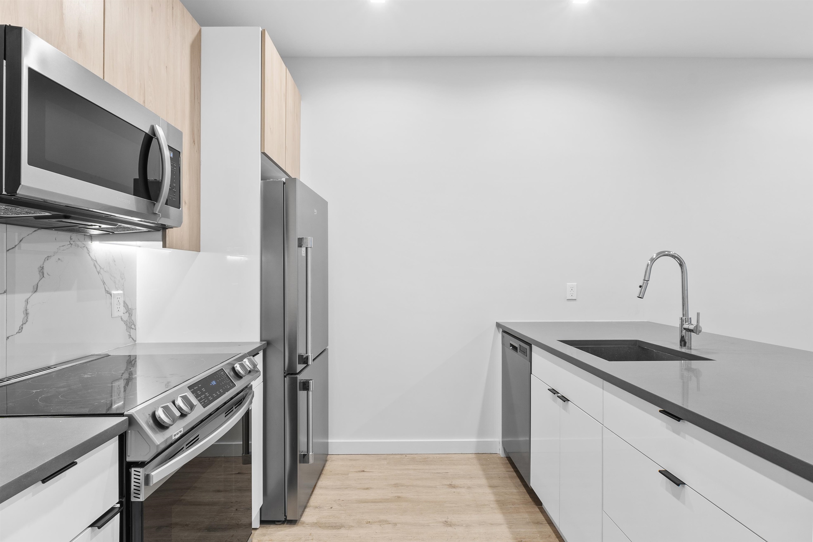 410 WHITON ST Unit: 307