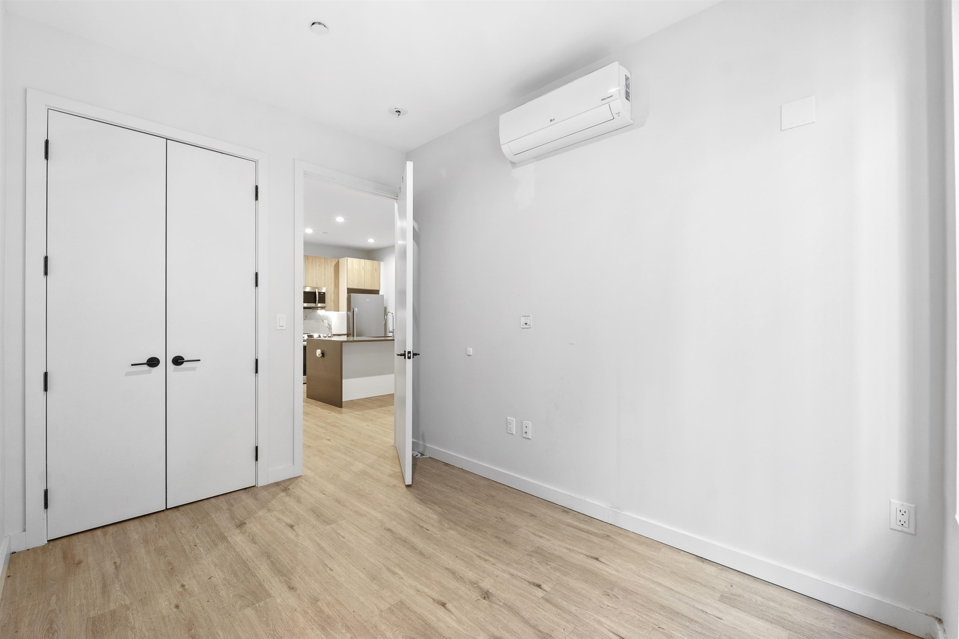 410 WHITON ST Unit: 307