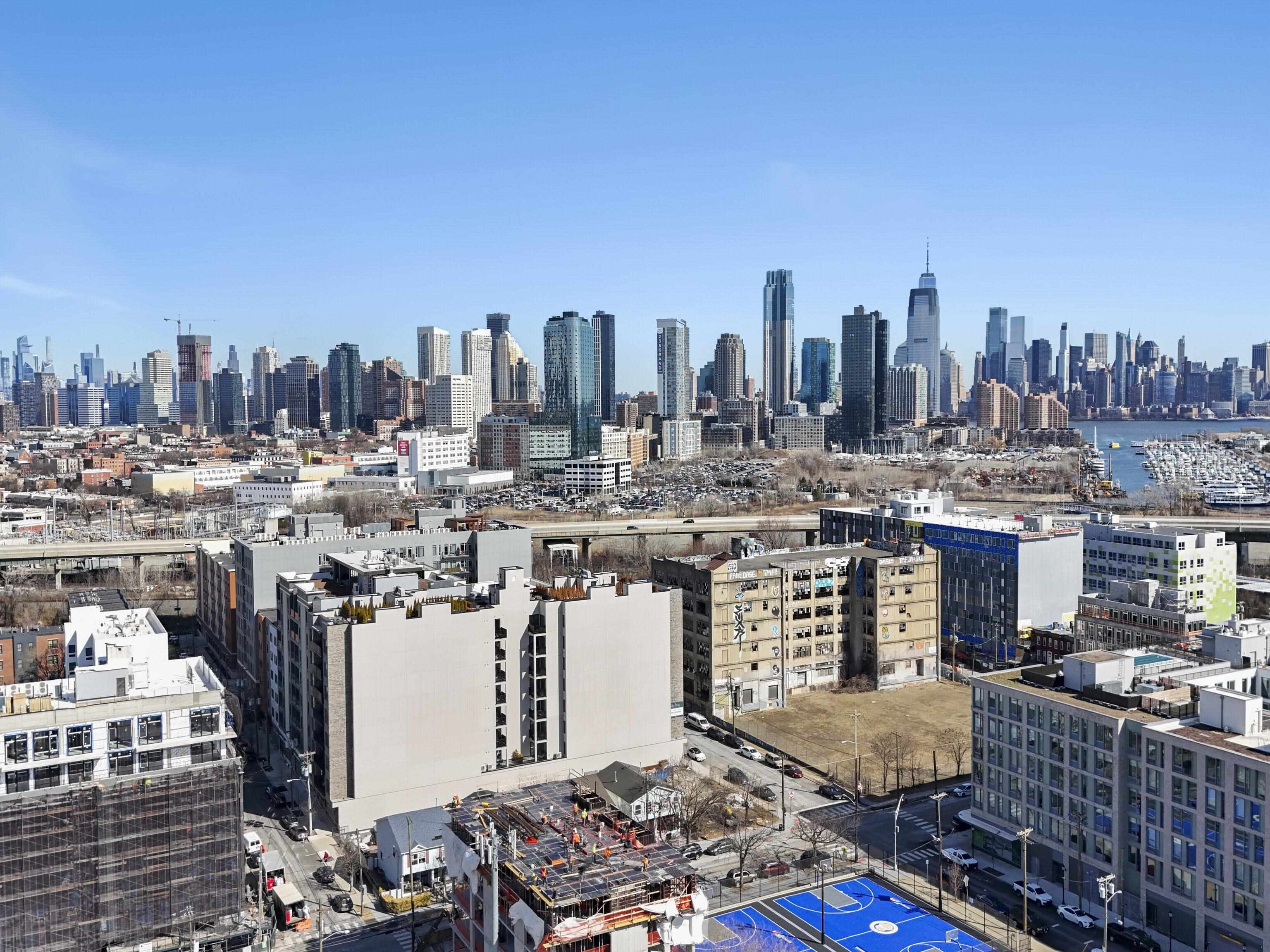 410 WHITON ST Unit: 307