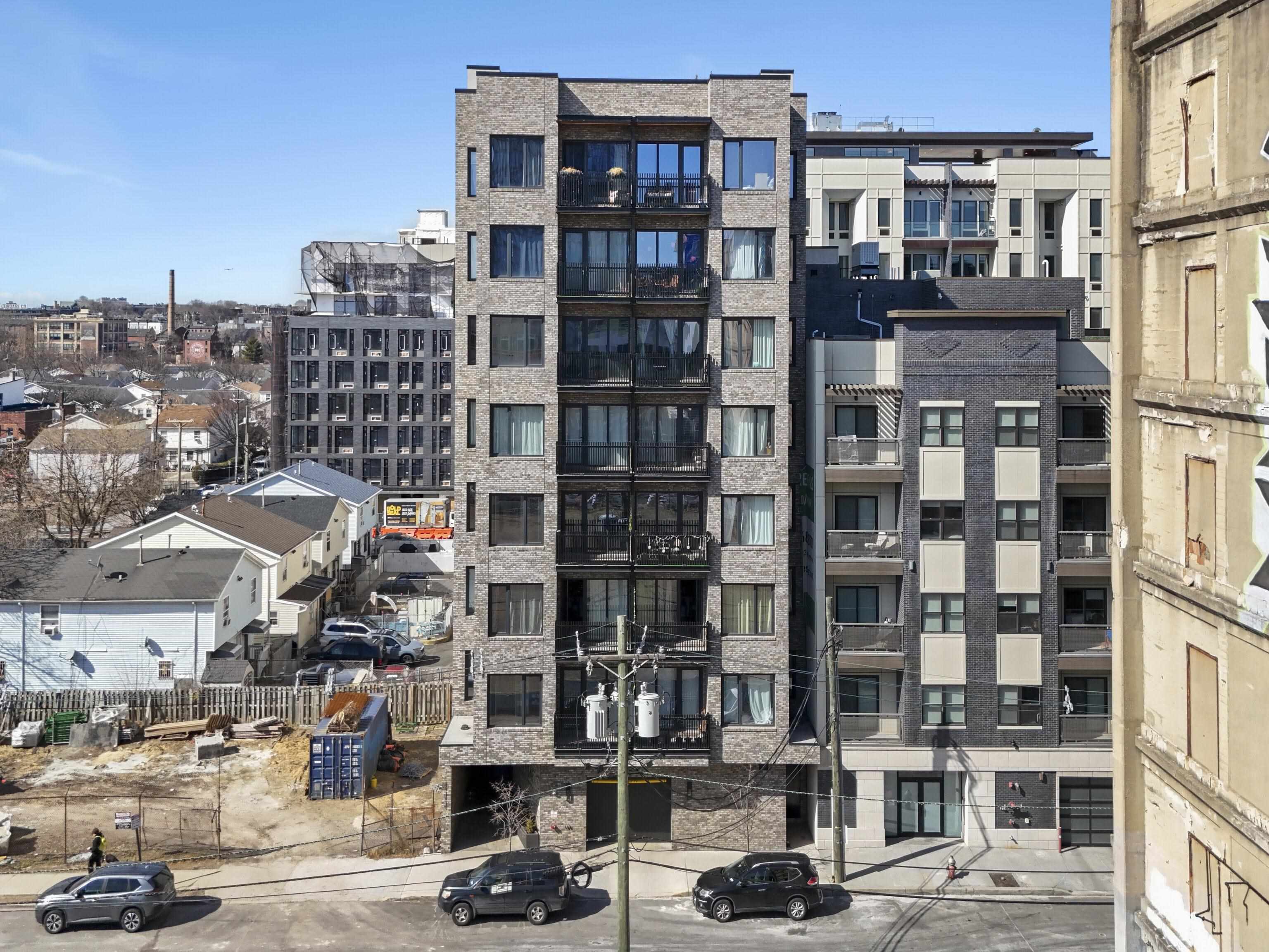 410 WHITON ST Unit: 307