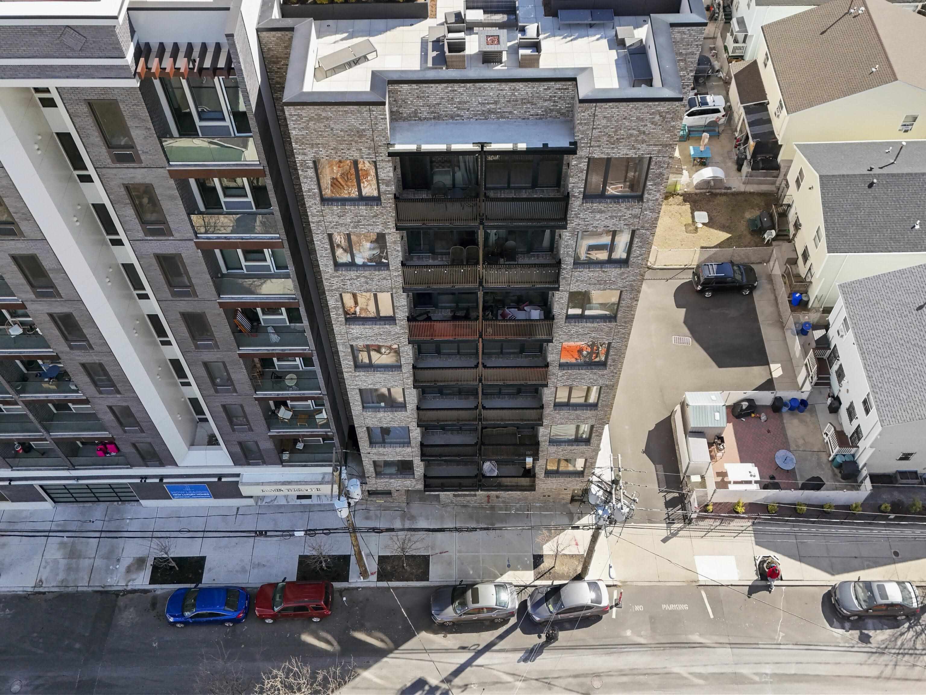 410 WHITON ST Unit: 604
