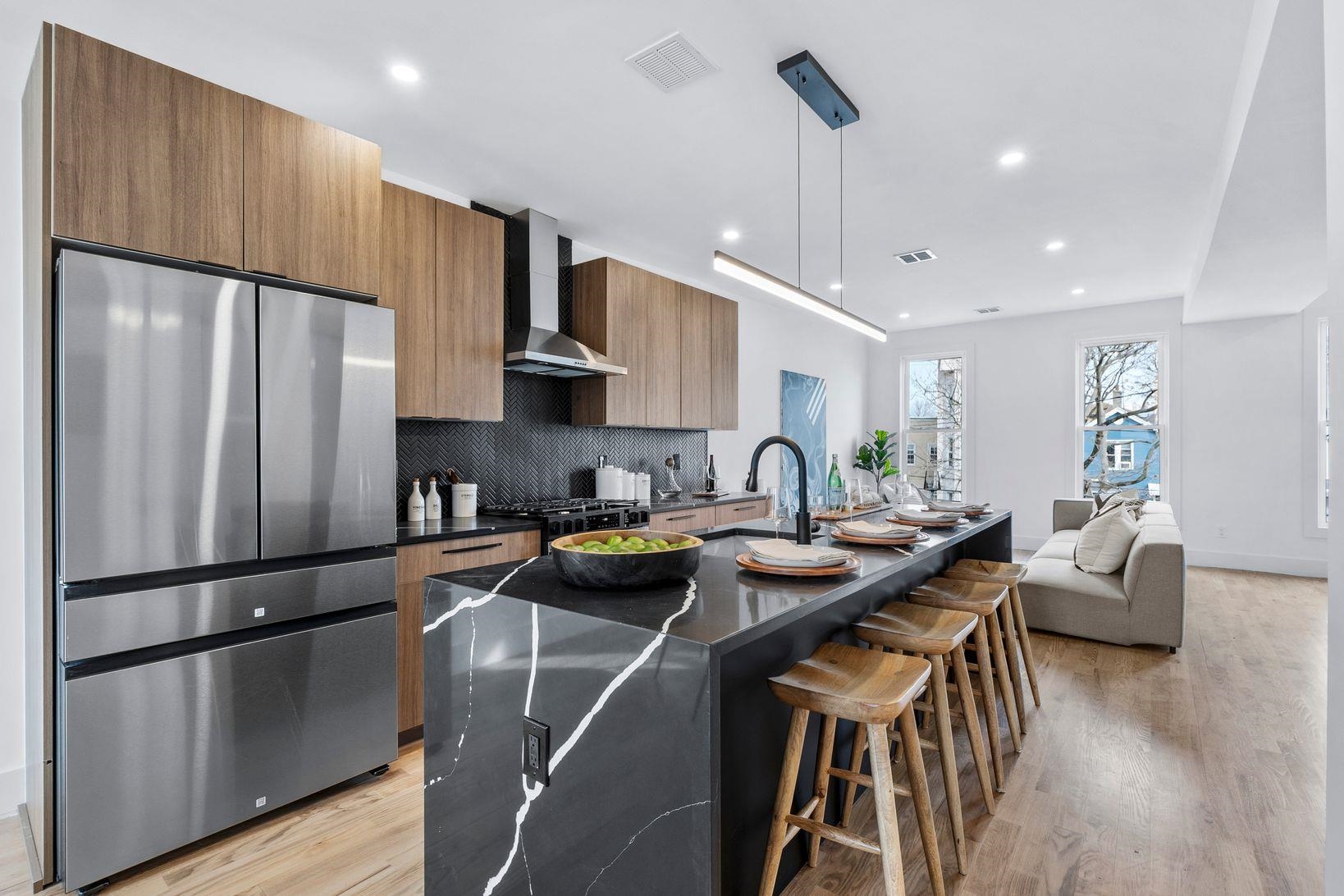 63 JEFFERSON AVE Unit: 2