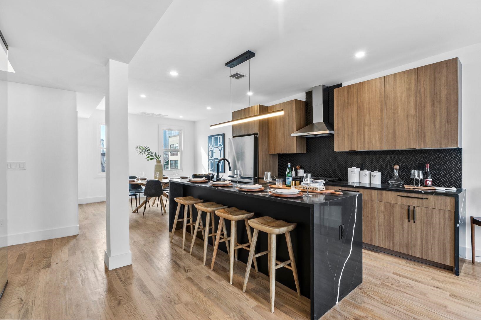 63 JEFFERSON AVE Unit: 2