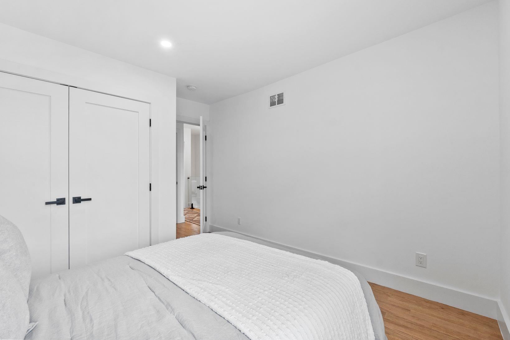 63 JEFFERSON AVE Unit: 2