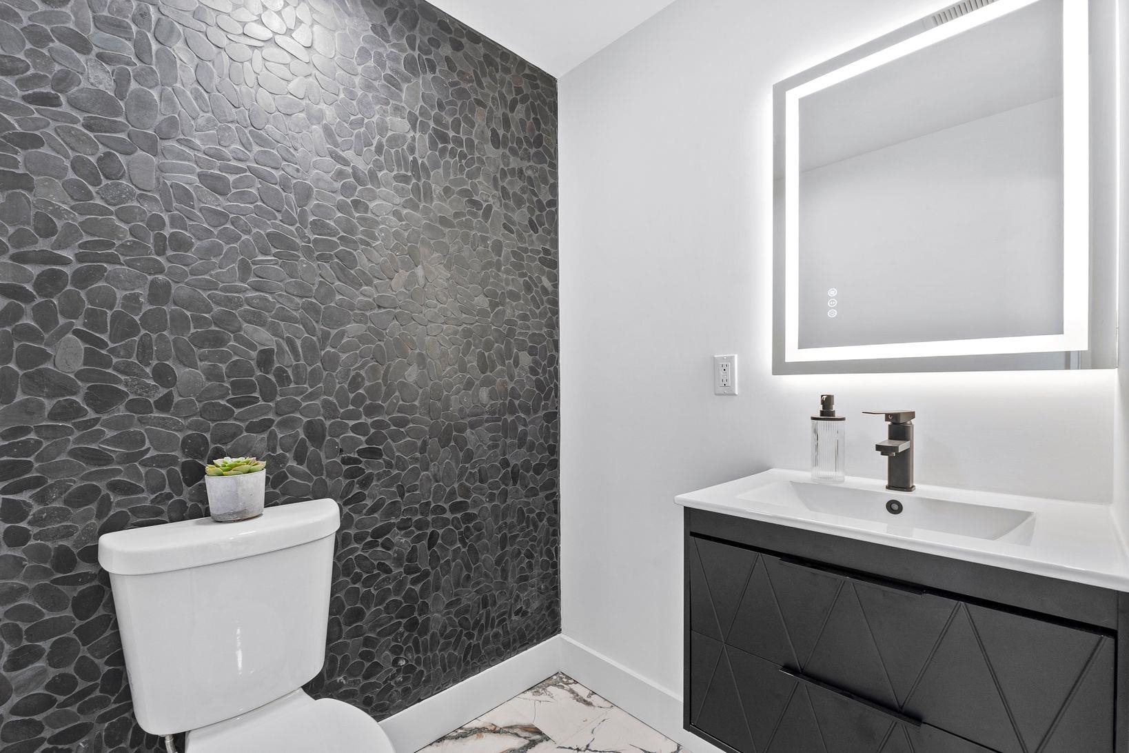 63 JEFFERSON AVE Unit: 2