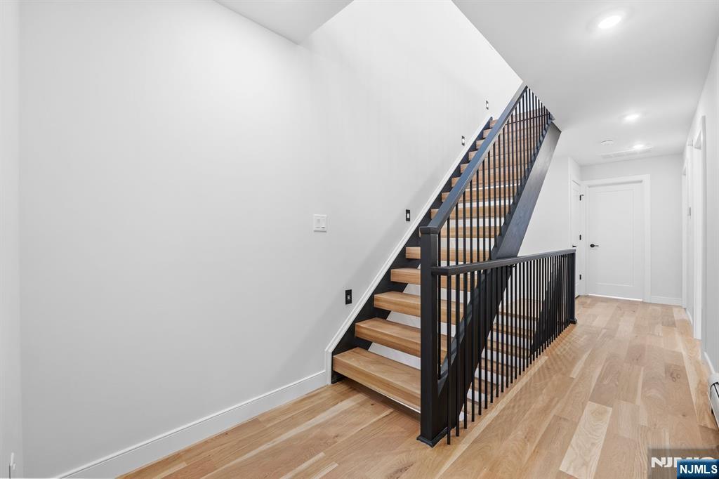 697B Hillside