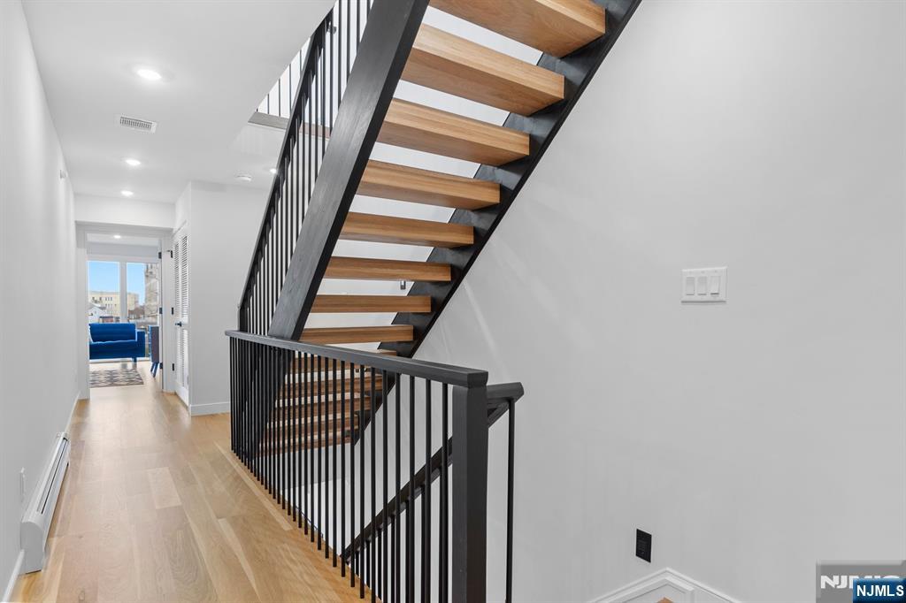 697B Hillside
