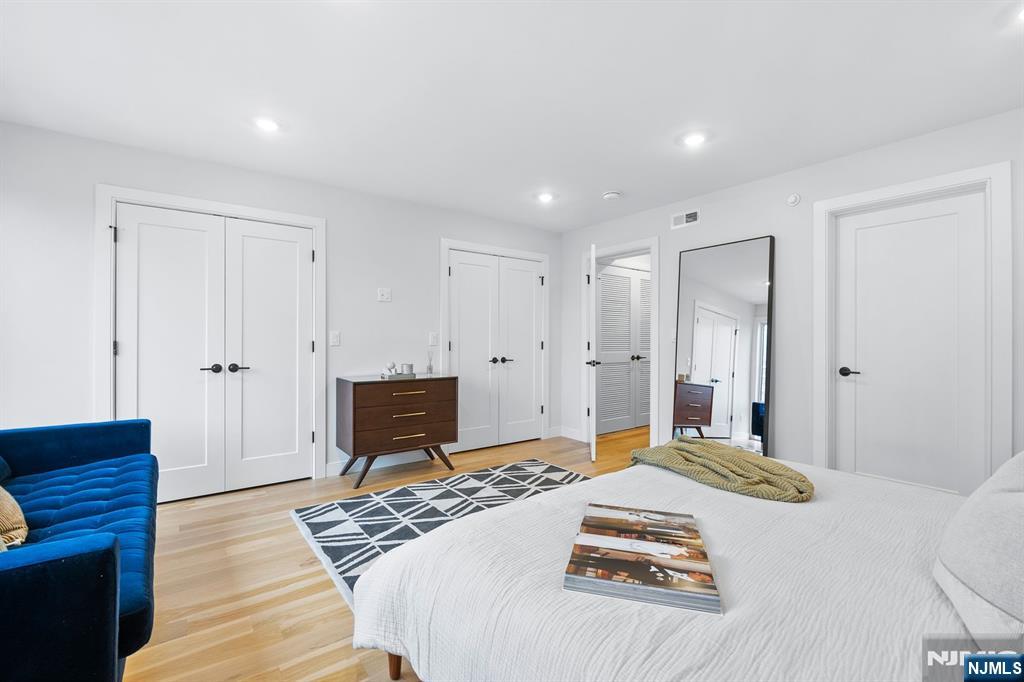 697B Hillside