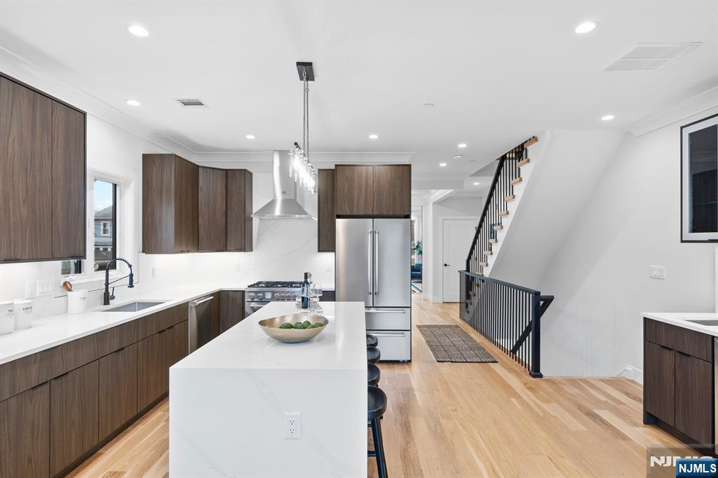 697B Hillside