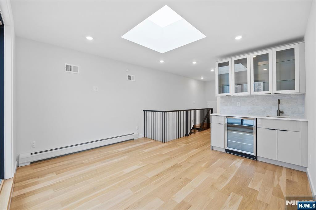 697B Hillside