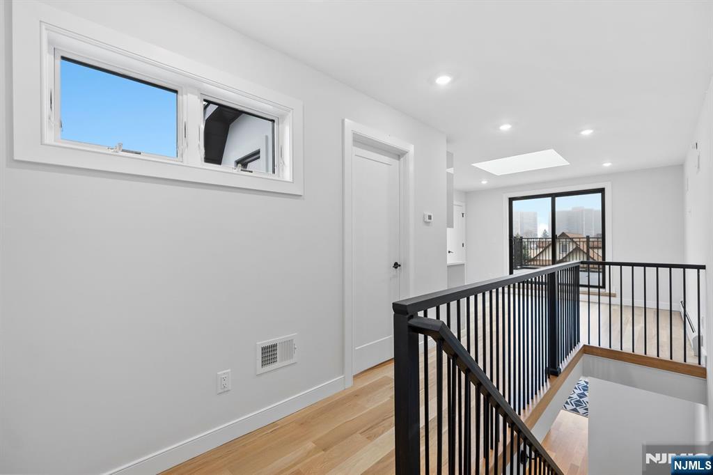 697B Hillside