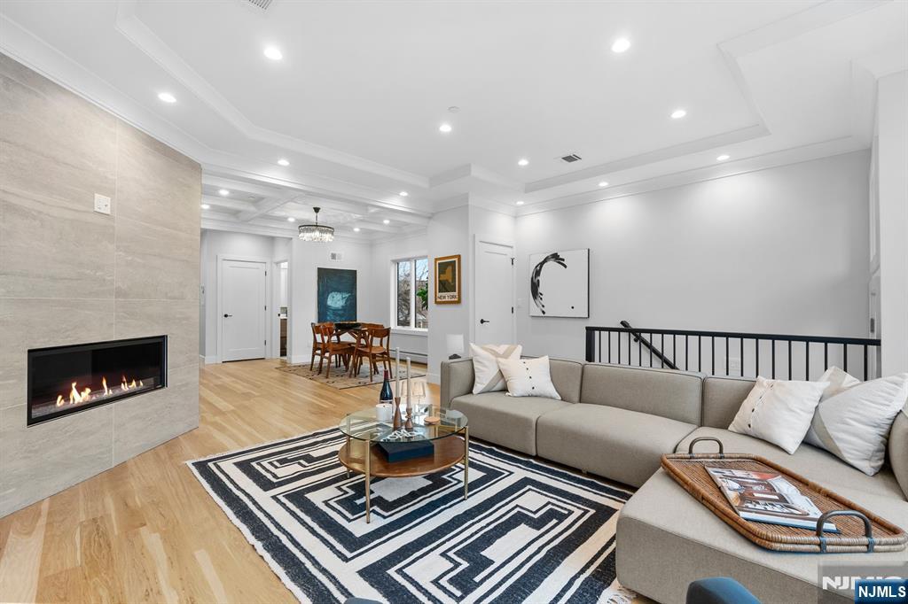697B Hillside