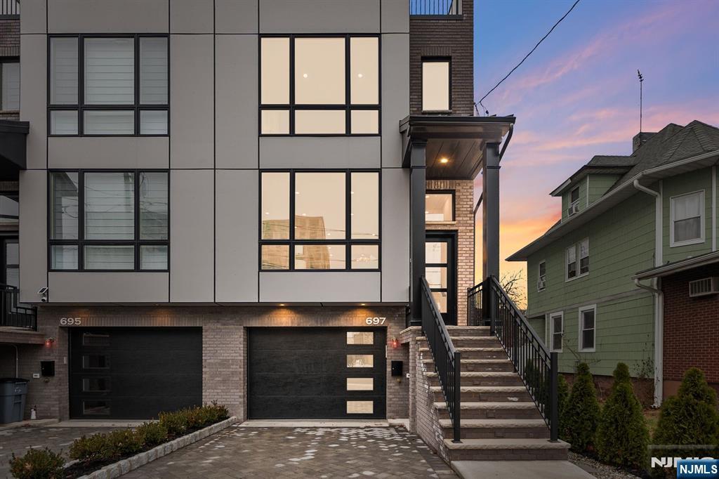 697B Hillside
