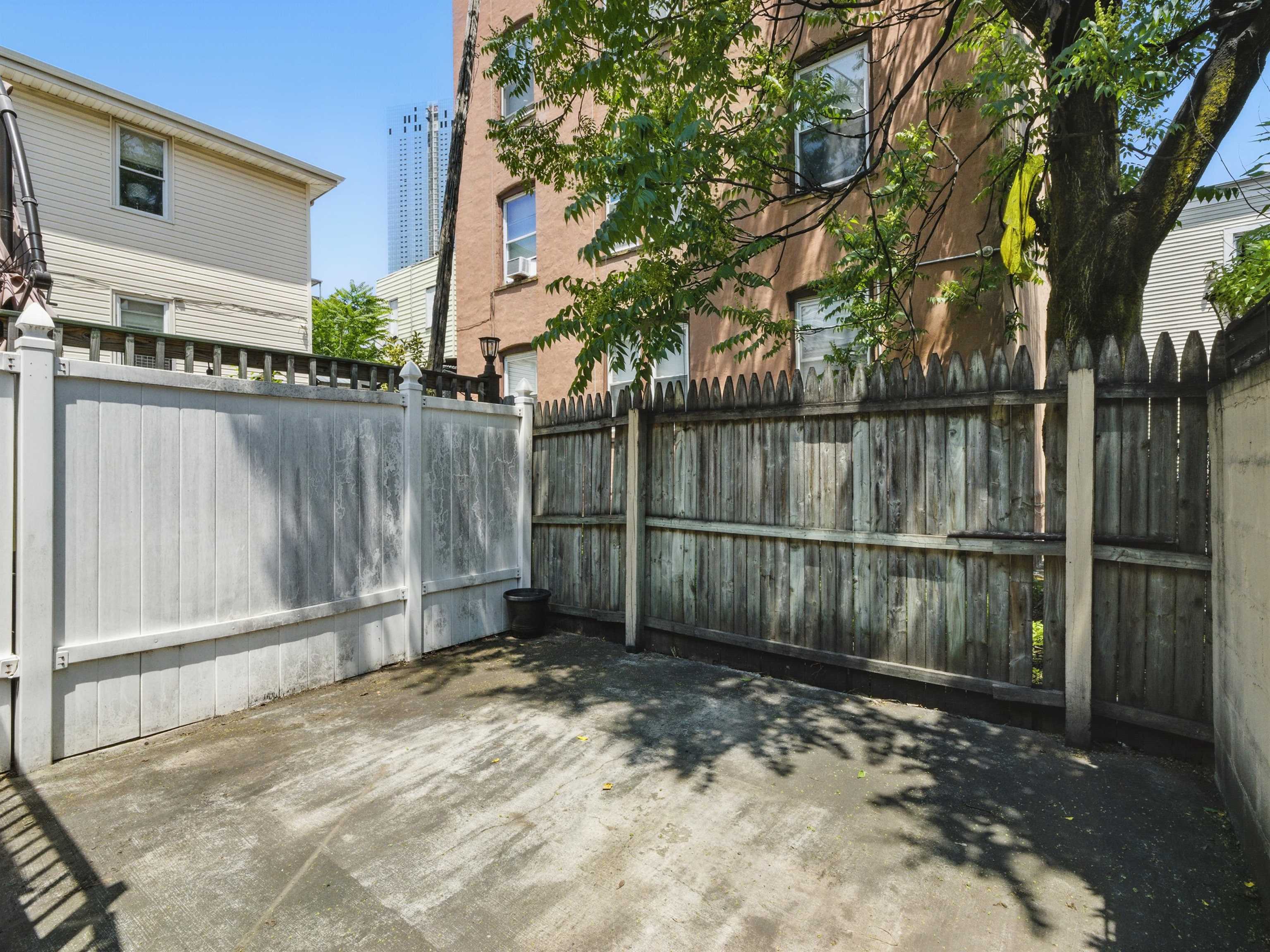 14 ROCK ST