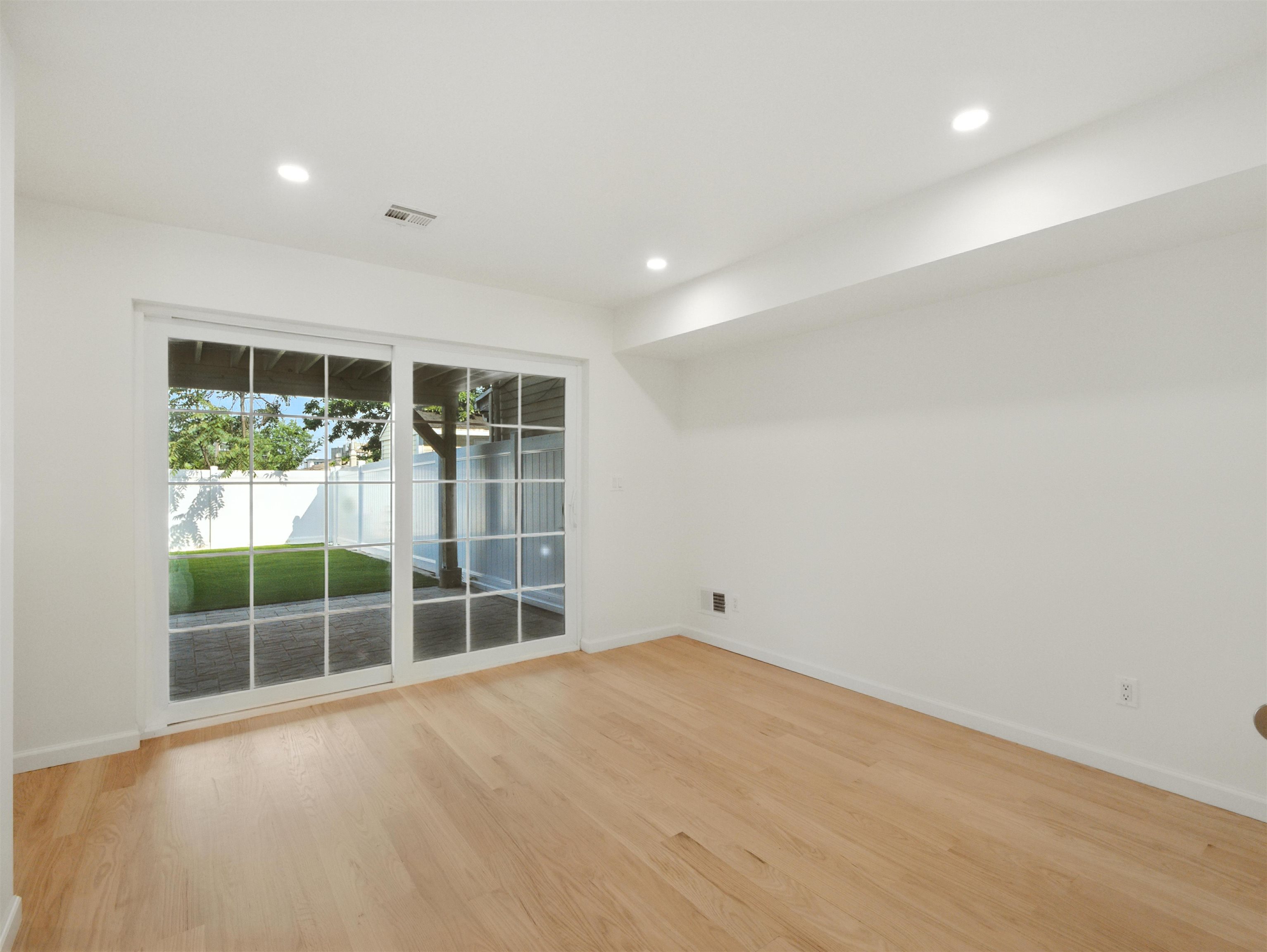 390 WEBSTER AVE Unit: 1