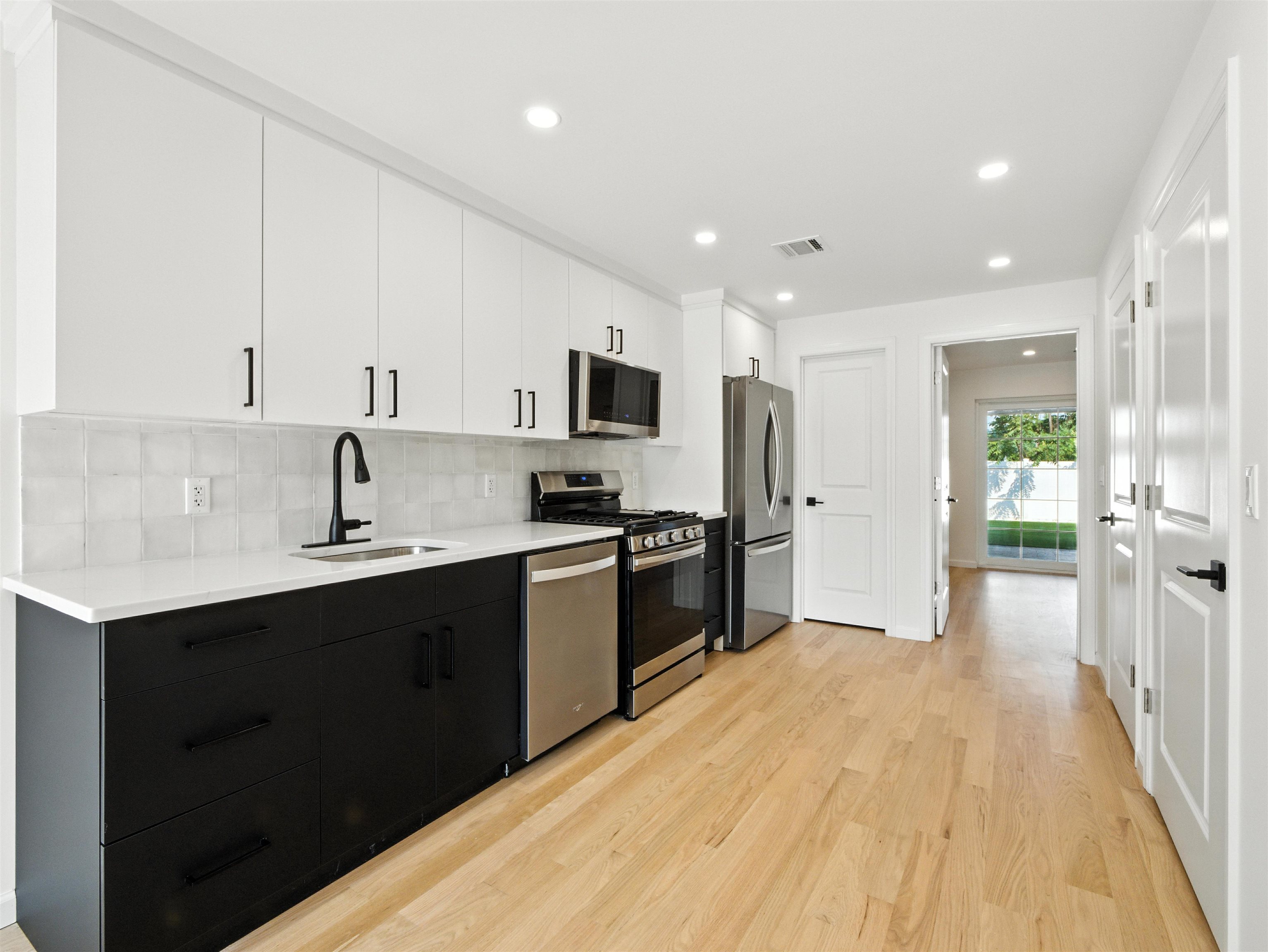 390 WEBSTER AVE Unit: 1