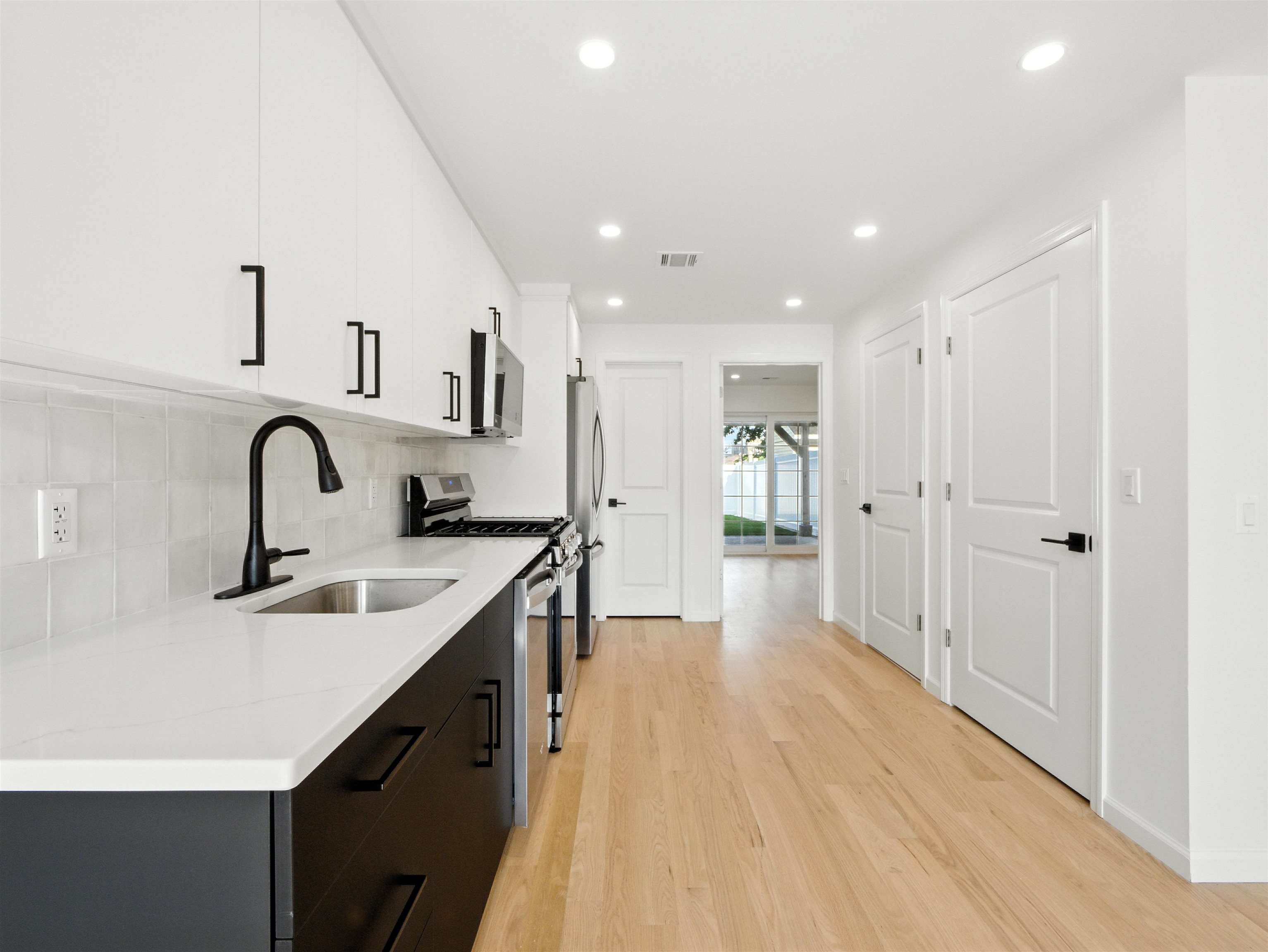 390 WEBSTER AVE Unit: 1