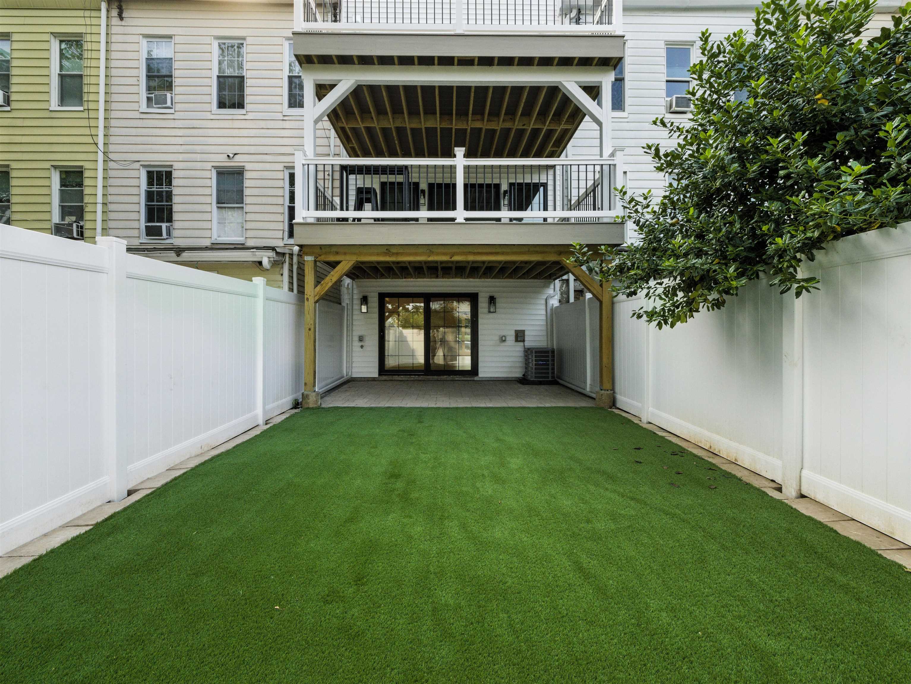 390 WEBSTER AVE Unit: 1