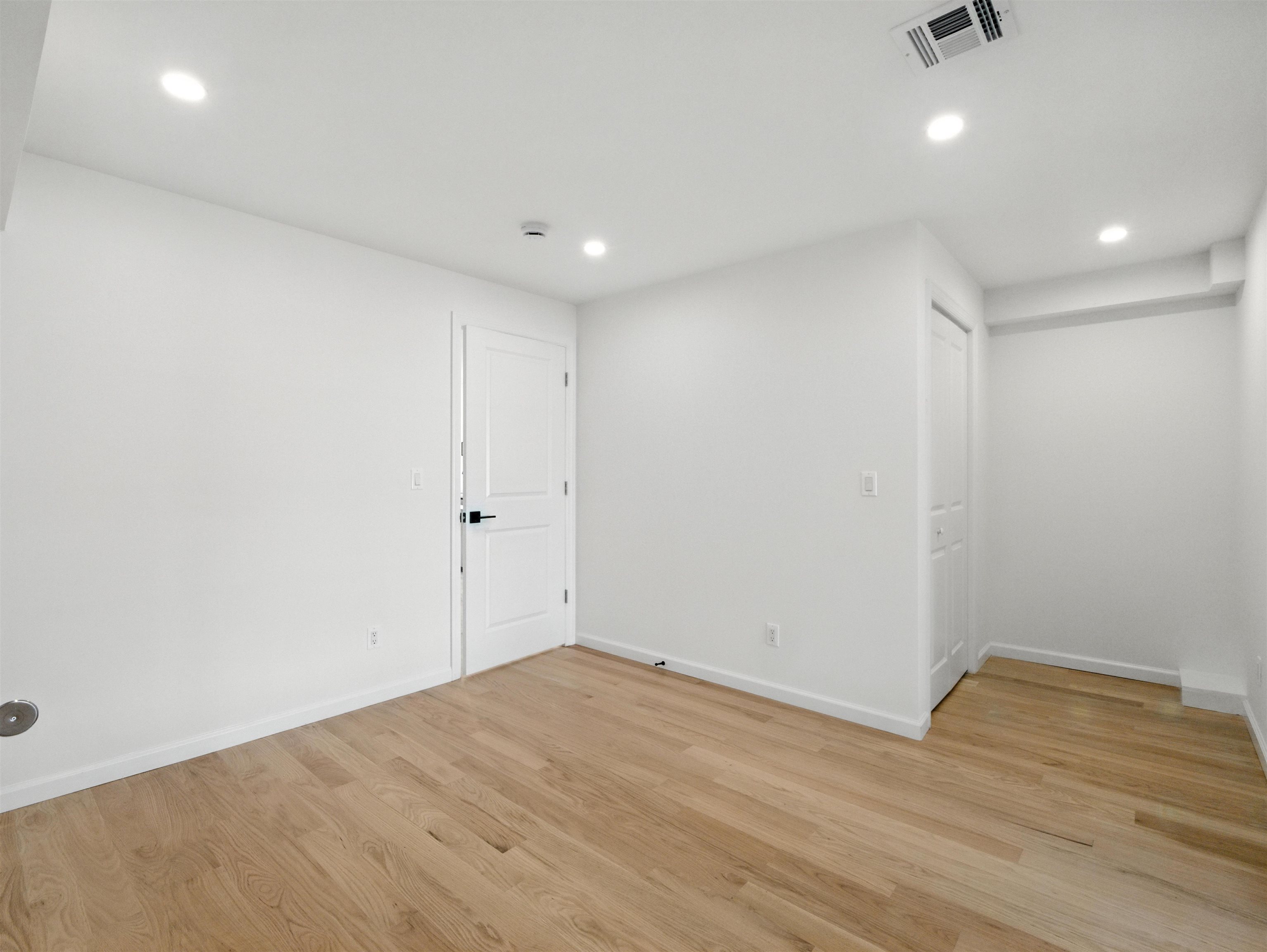 390 WEBSTER AVE Unit: 1