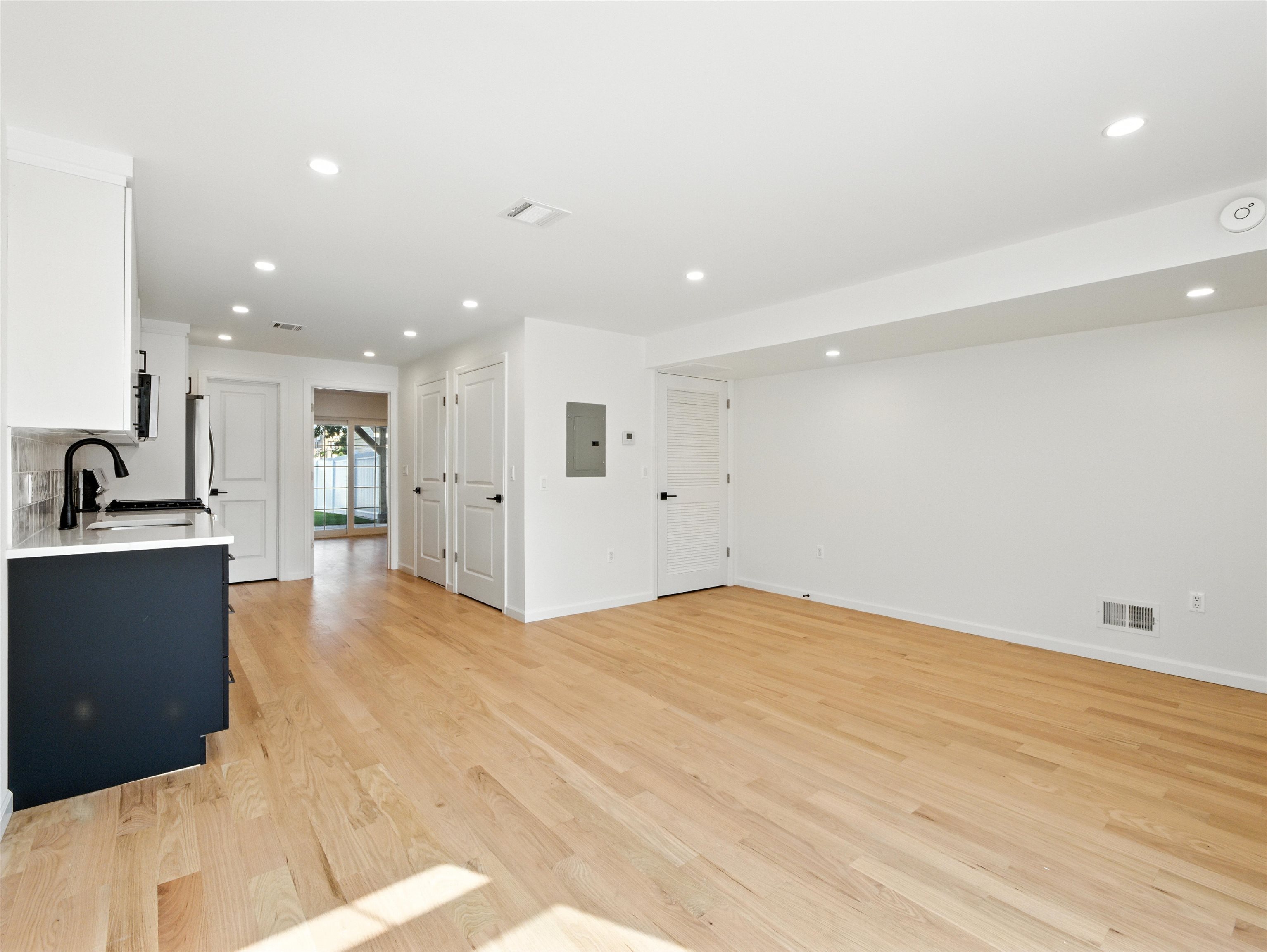 390 WEBSTER AVE Unit: 1