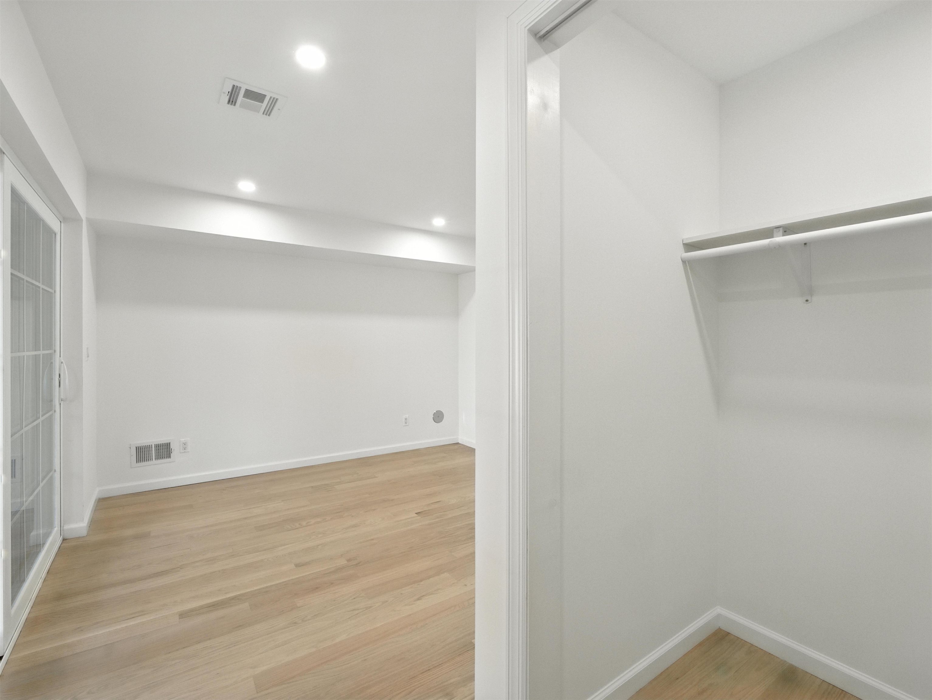 390 WEBSTER AVE Unit: 1