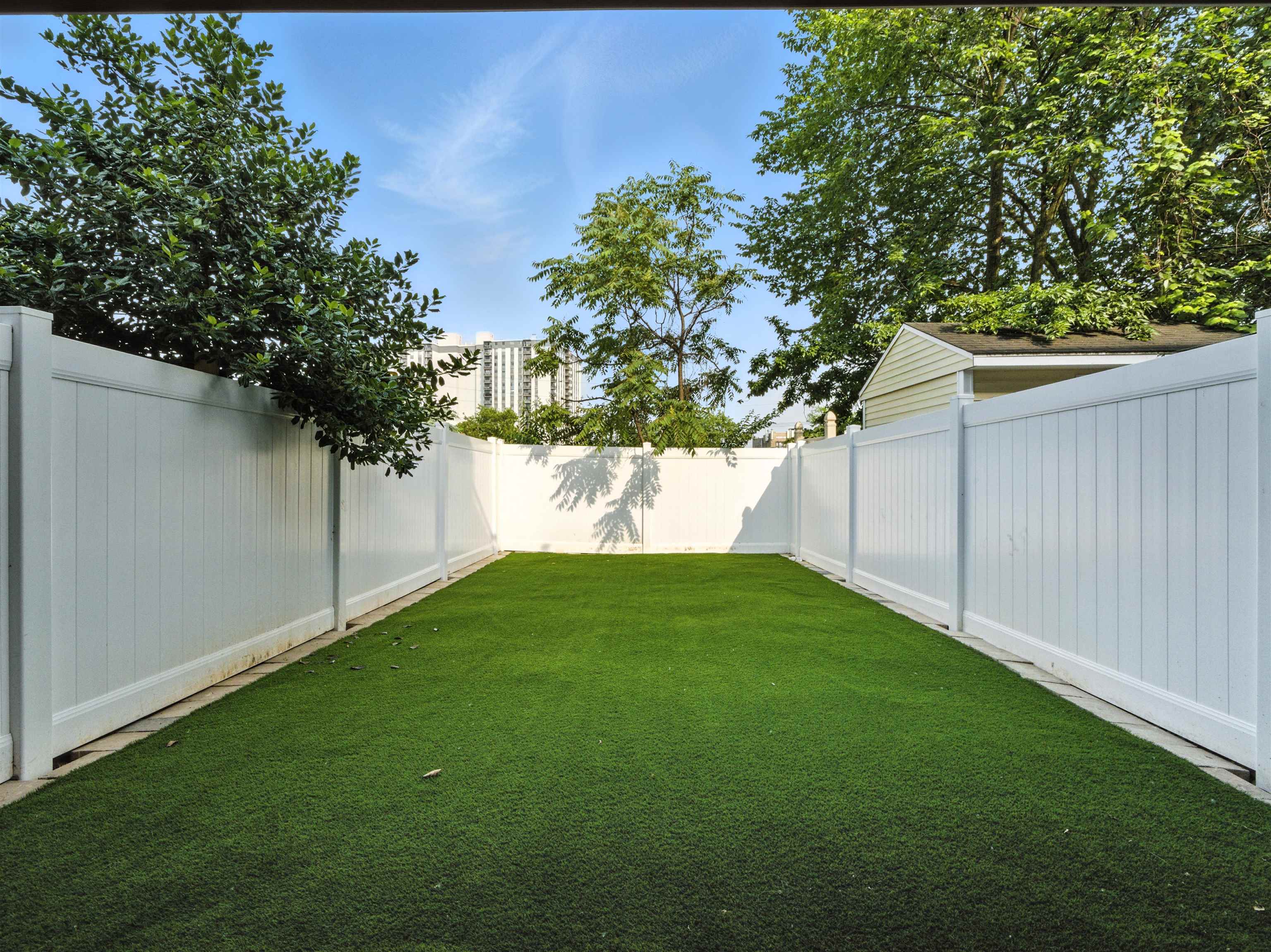 390 WEBSTER AVE Unit: 1