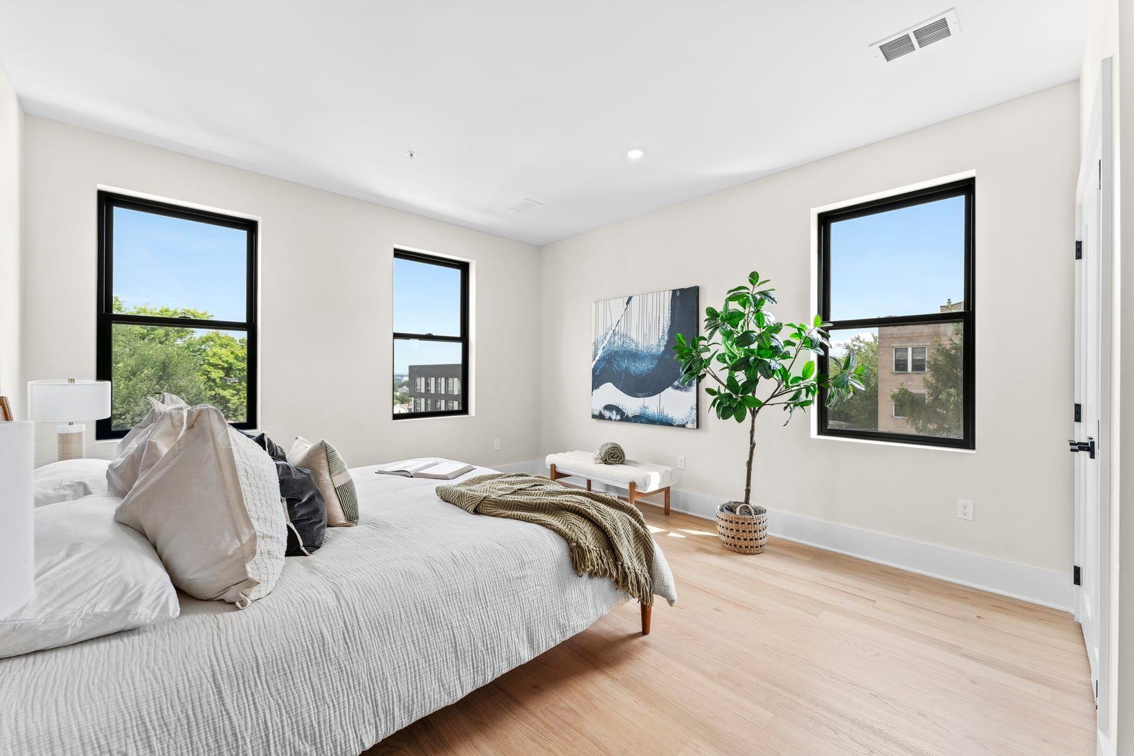 249 BERGEN AVE Unit: 302