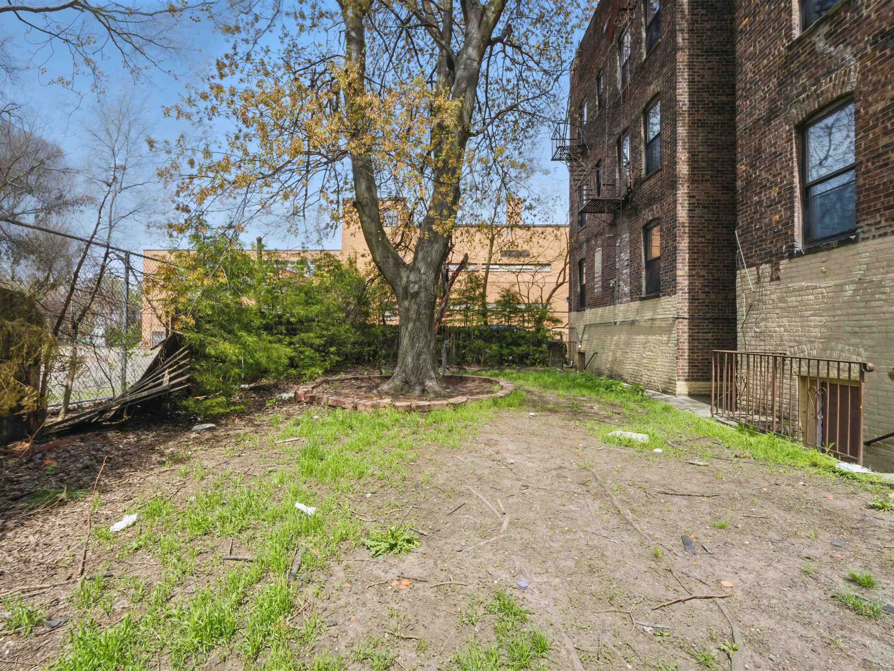 77 CRESCENT AVE Unit: 8