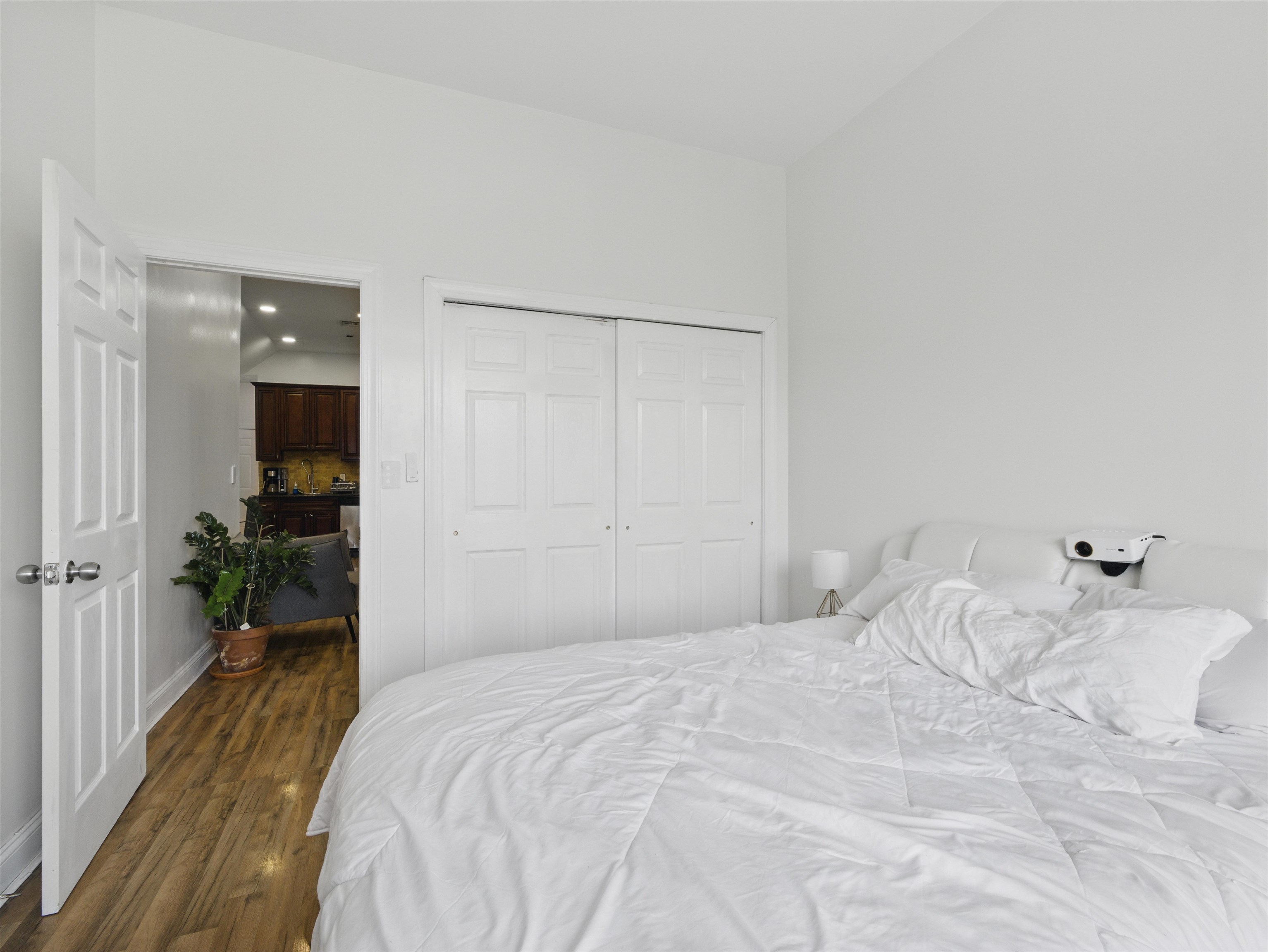 77 CRESCENT AVE Unit: 8