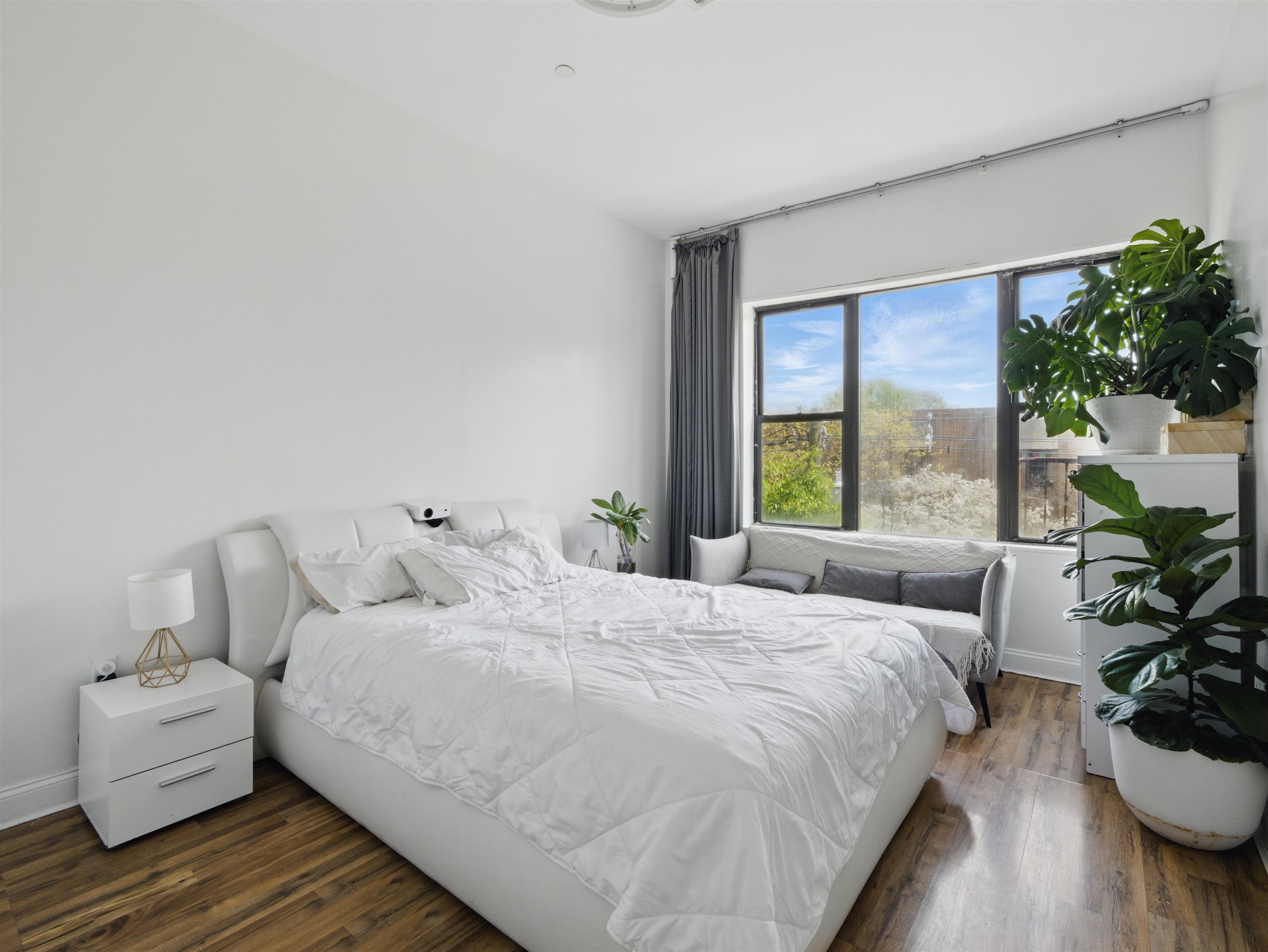 77 CRESCENT AVE Unit: 8