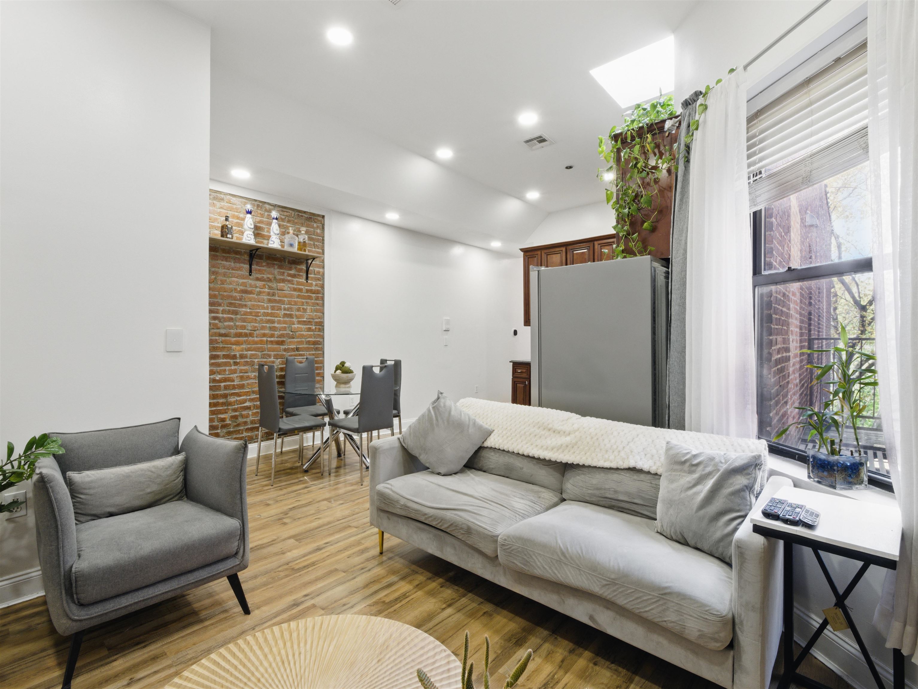 77 CRESCENT AVE Unit: 8