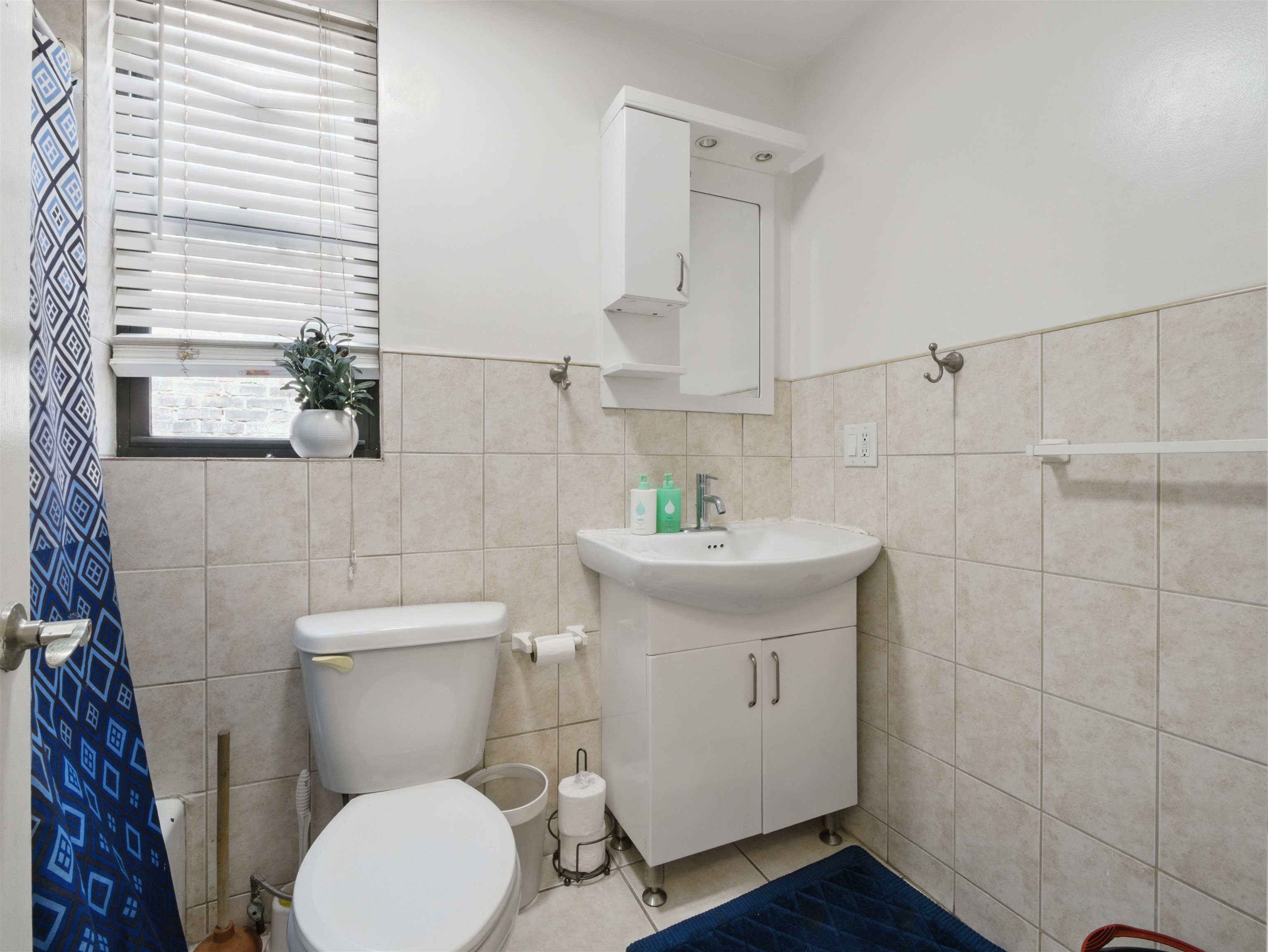 77 CRESCENT AVE Unit: 8