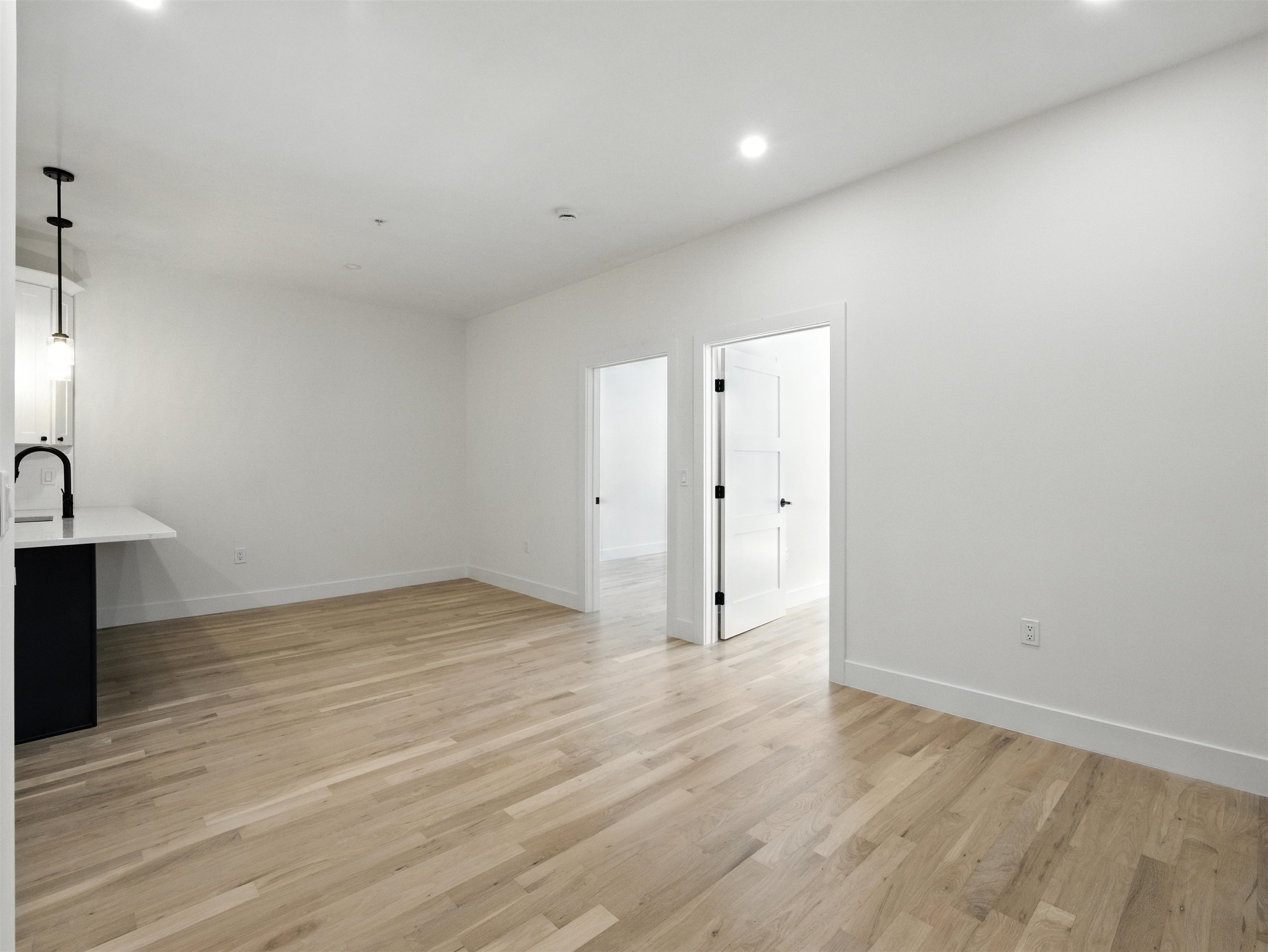 633 NEWARK AVE Unit: 201