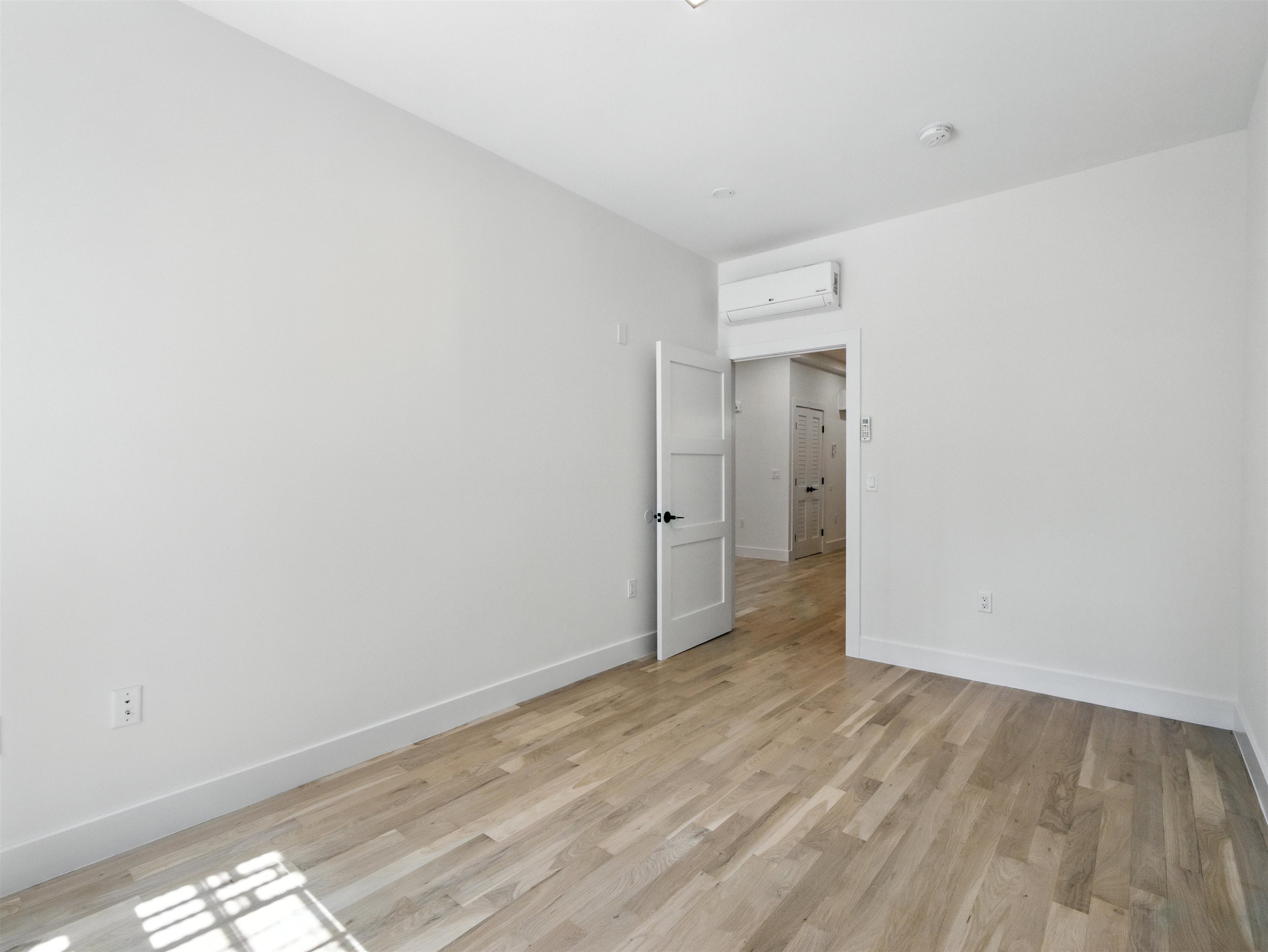 633 NEWARK AVE Unit: 201