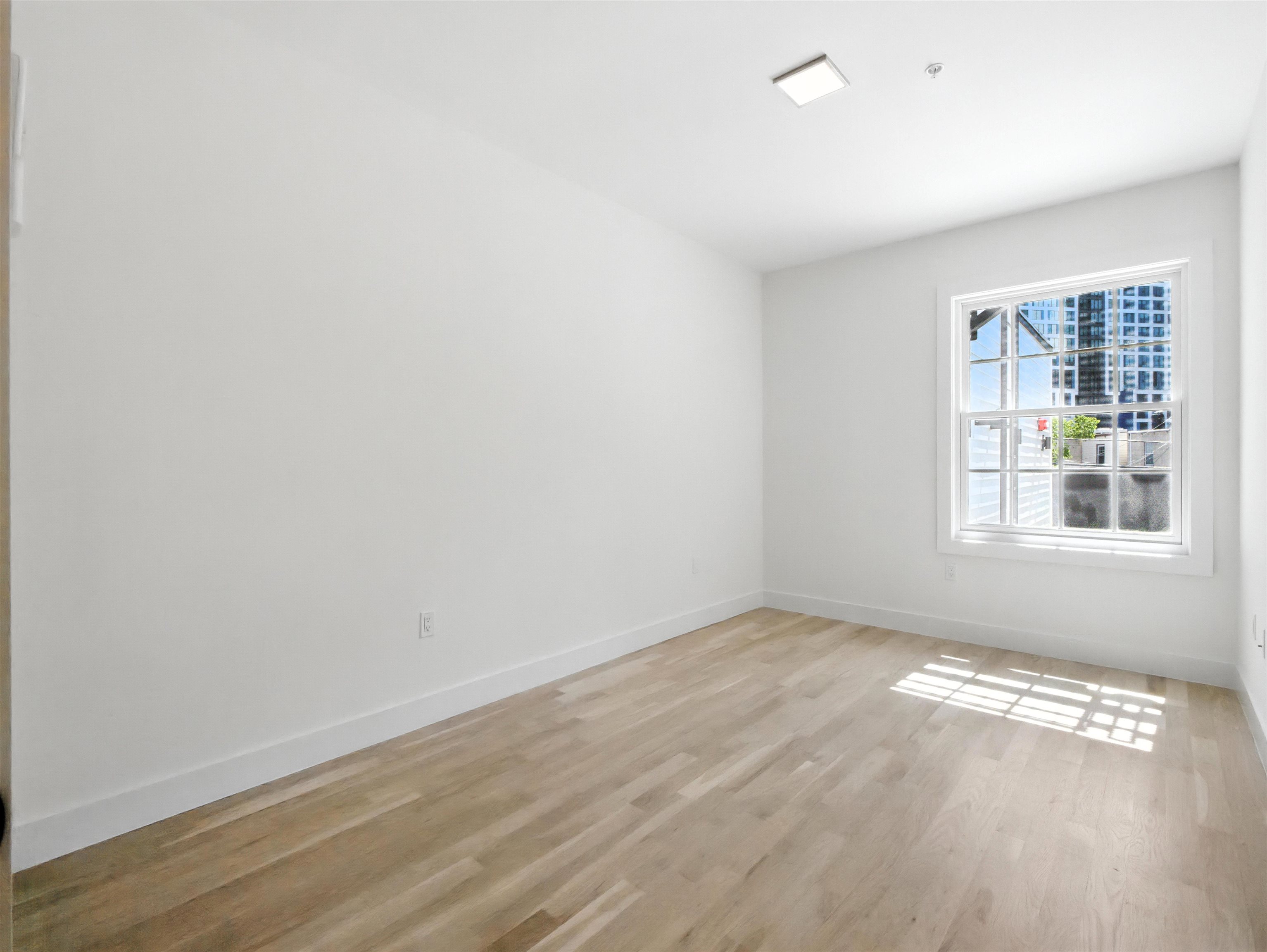 633 NEWARK AVE Unit: 201