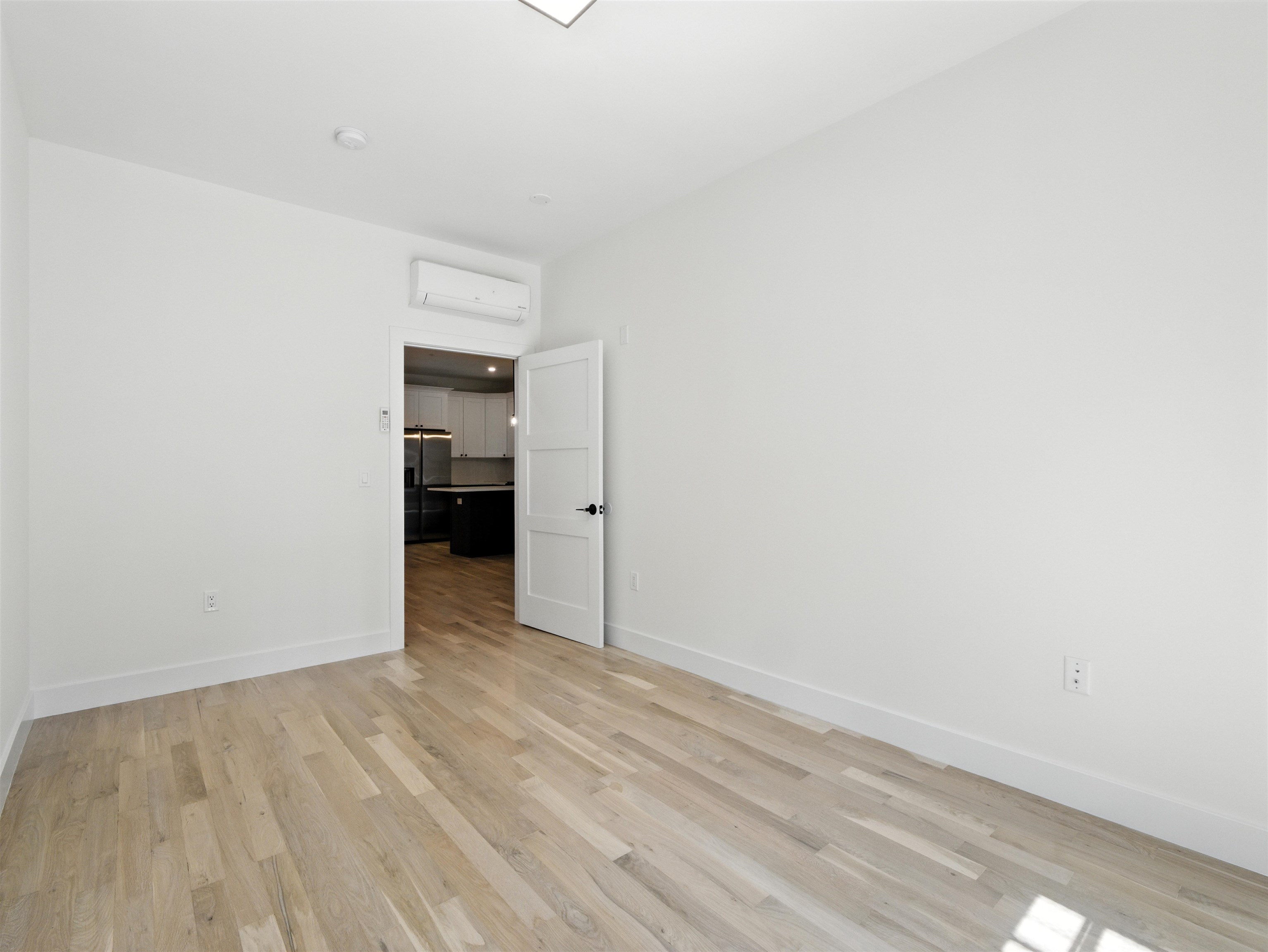 633 NEWARK AVE Unit: 201