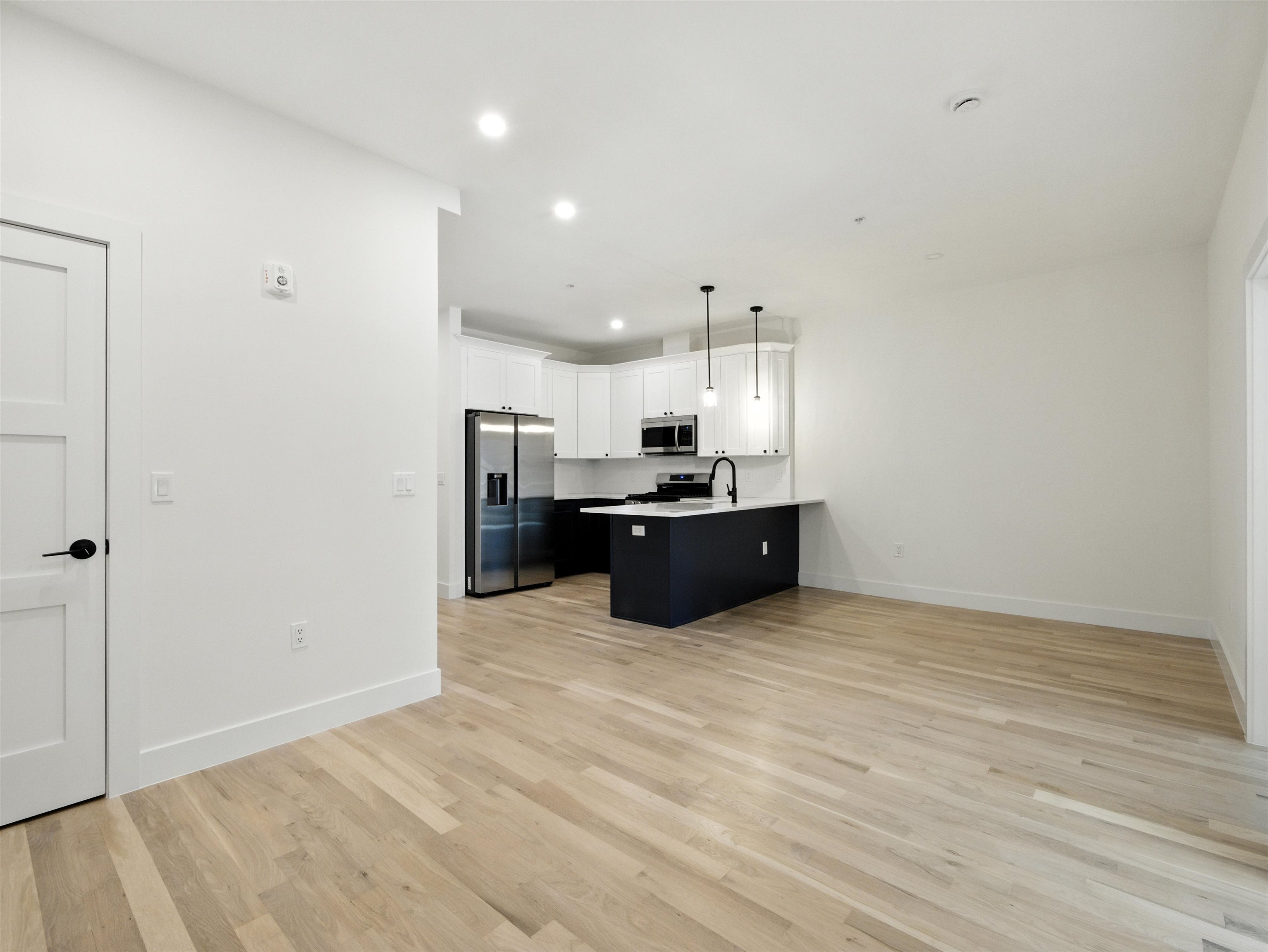 633 NEWARK AVE Unit: 201