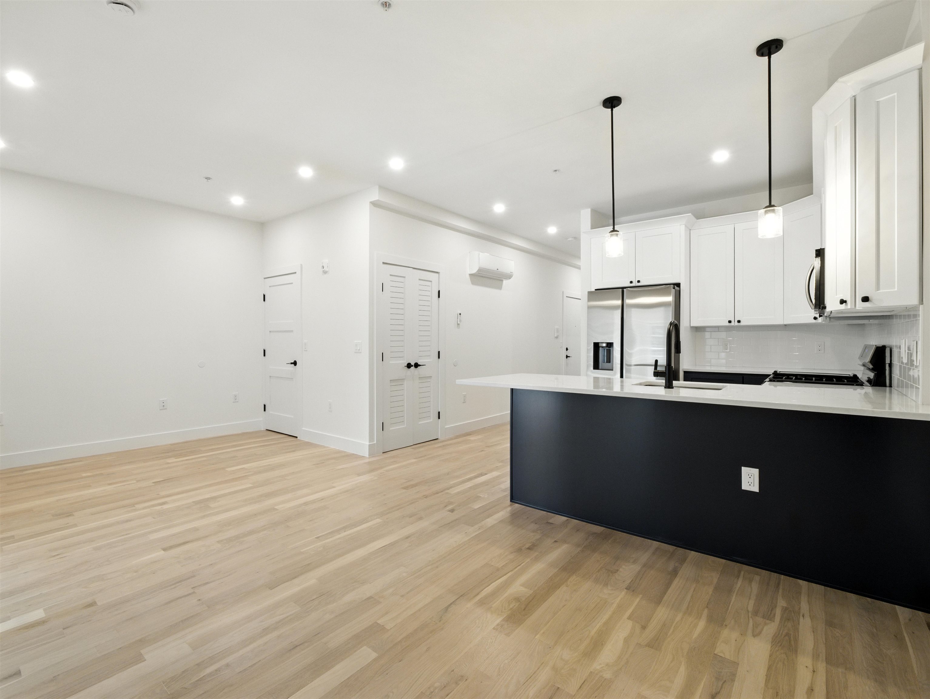 633 NEWARK AVE Unit: 201